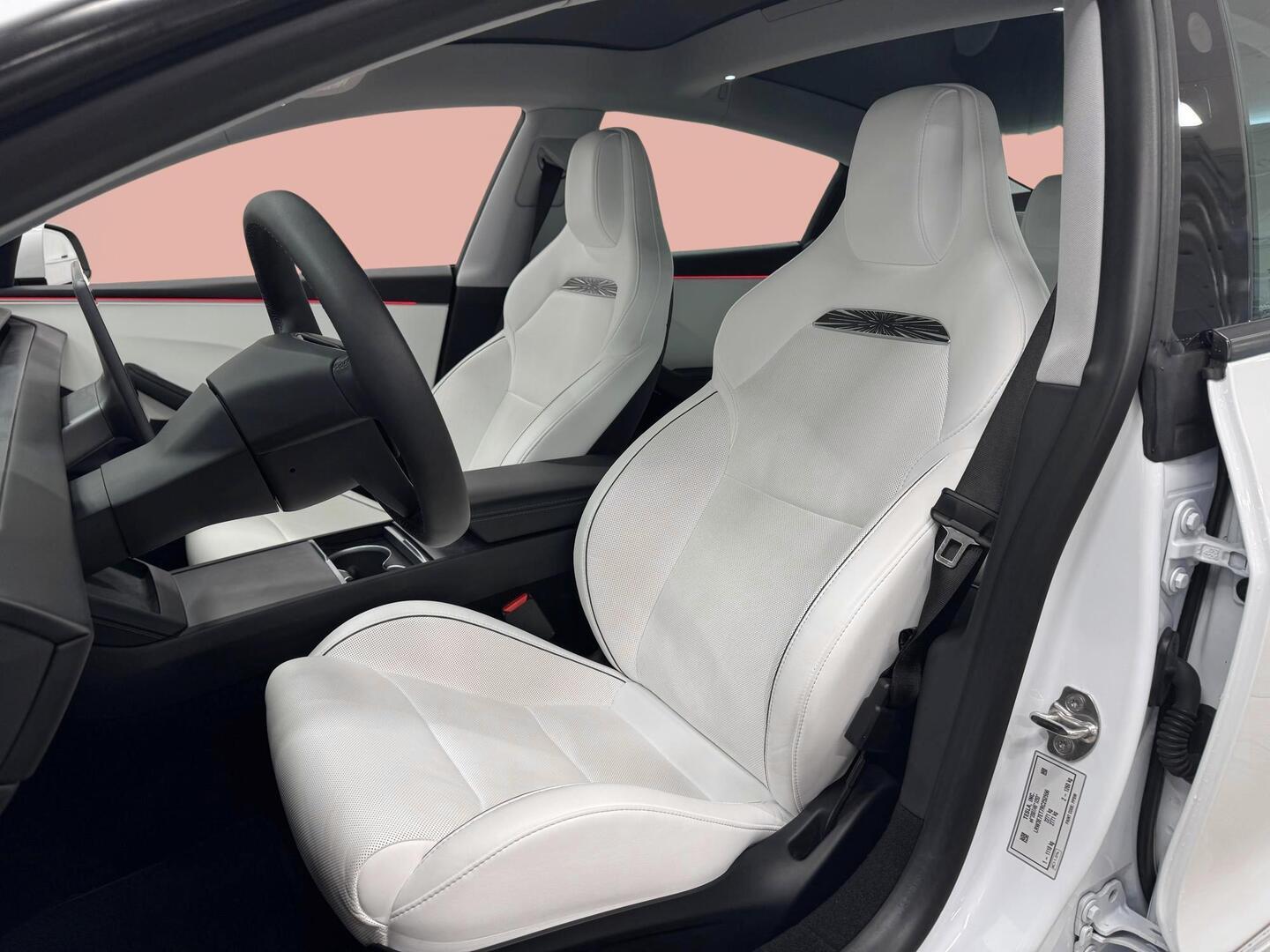 TESLA Model 3 2024