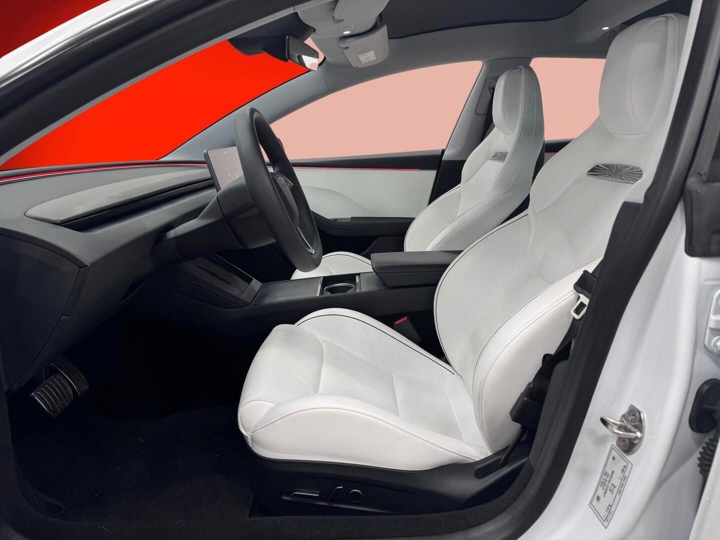 TESLA Model 3 2024