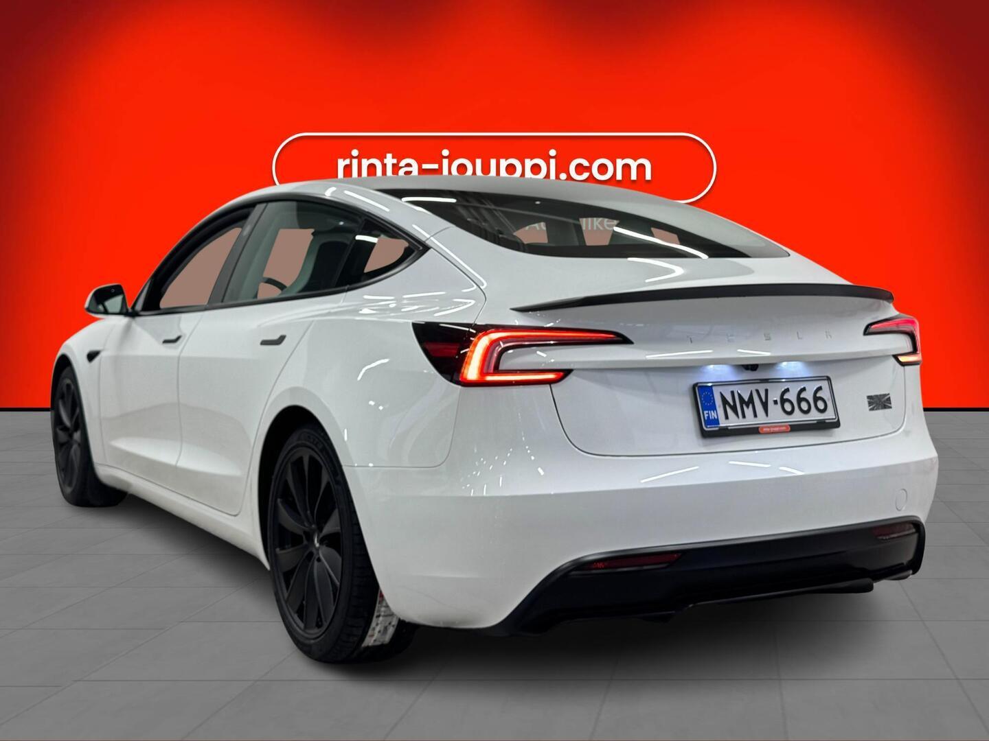 TESLA Model 3 2024