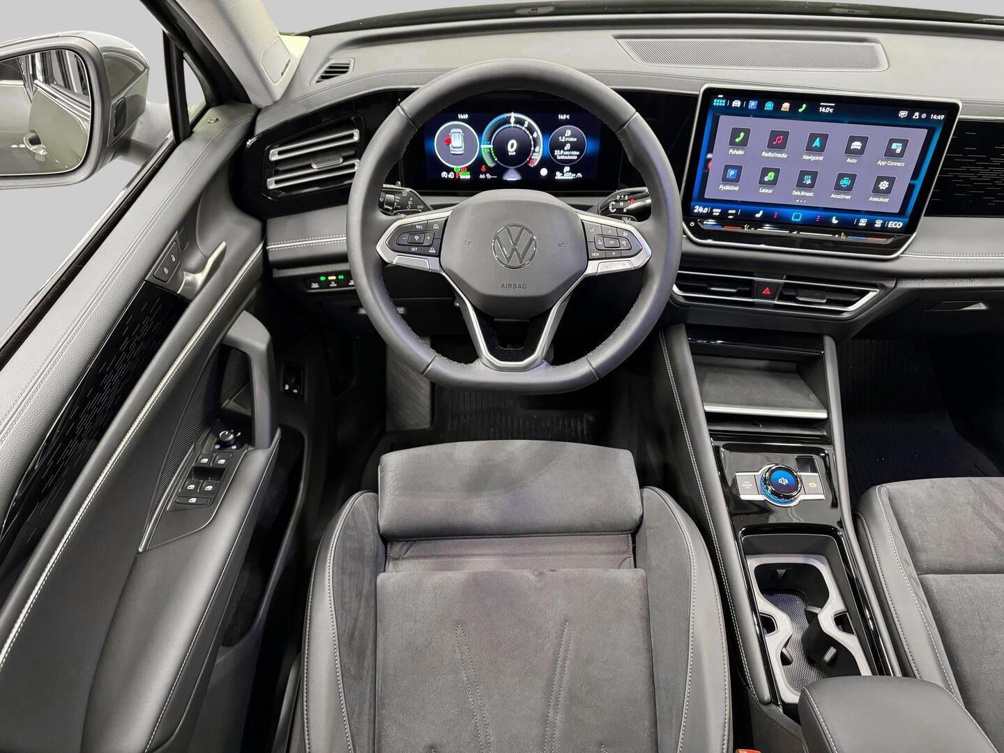 VOLKSWAGEN Tiguan 2024