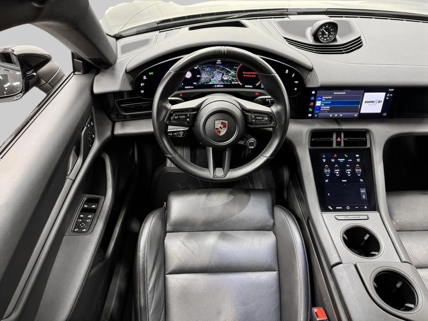 PORSCHE TAYCAN 2023