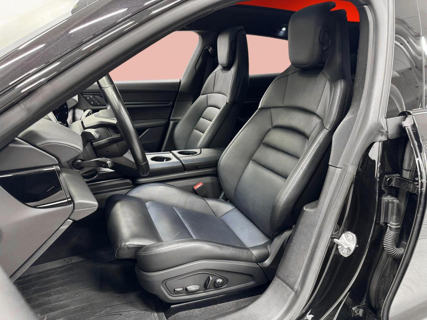PORSCHE TAYCAN 2023
