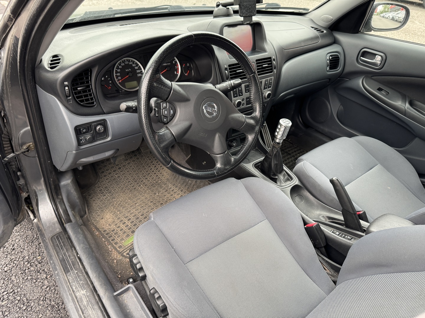NISSAN Almera 2004