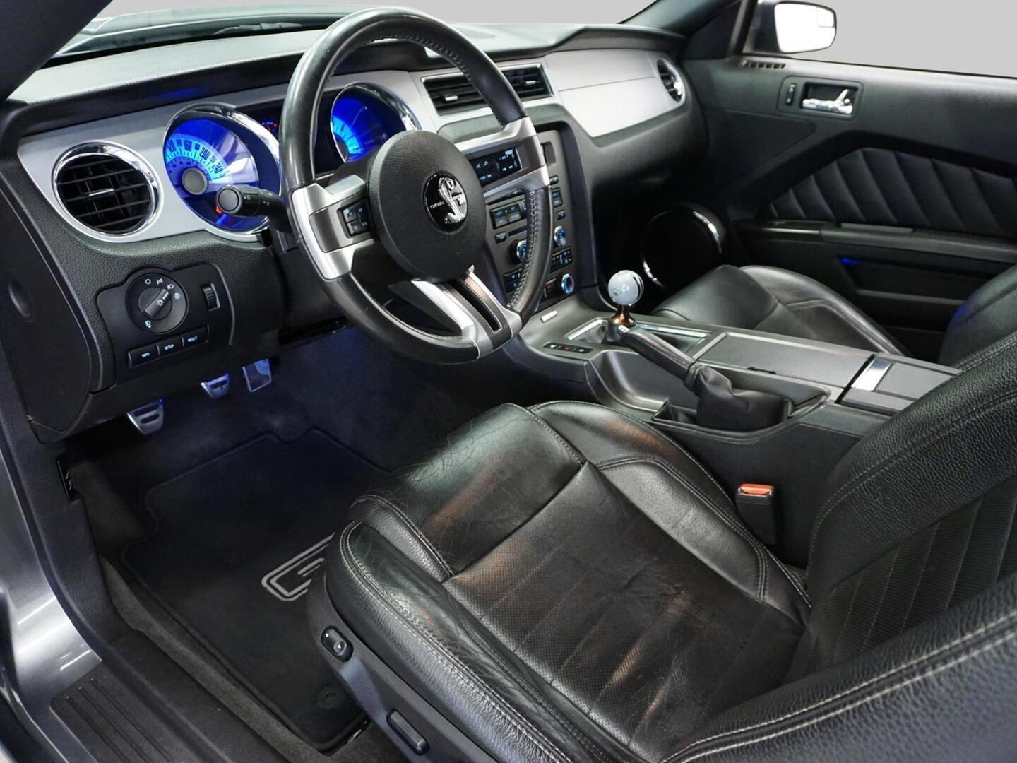 FORD Mustang 2011