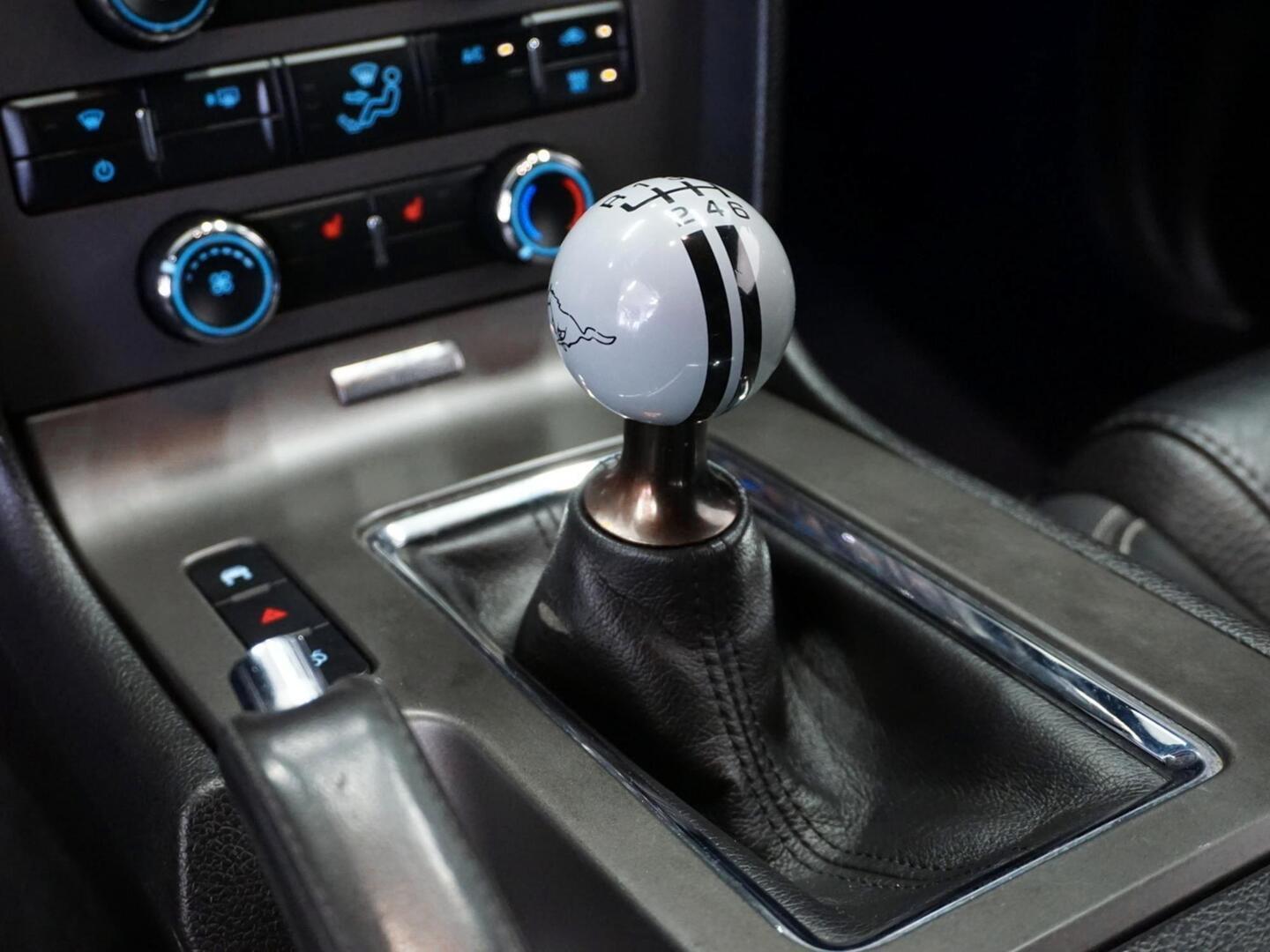 FORD Mustang 2011