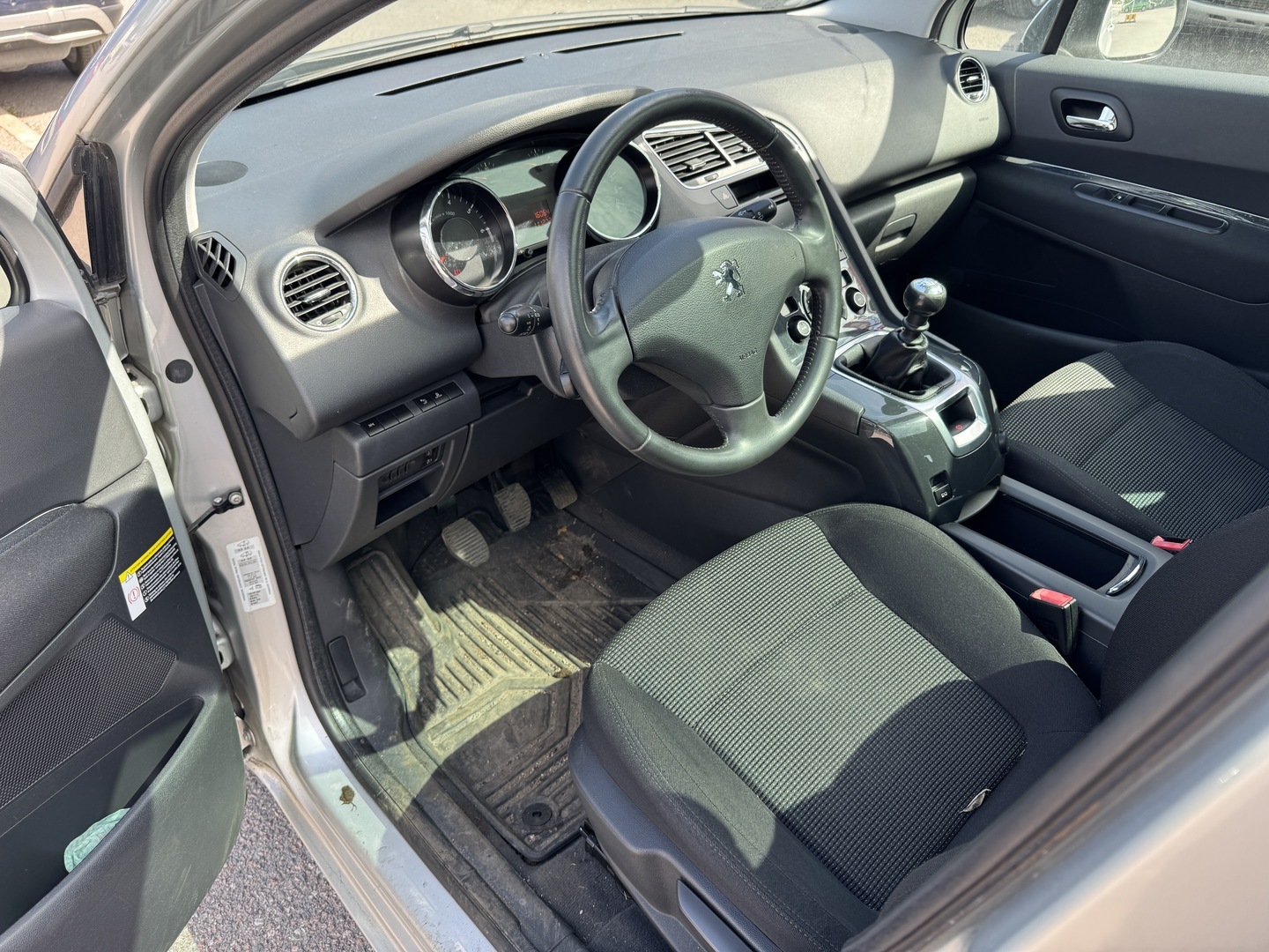 PEUGEOT 5008 2010
