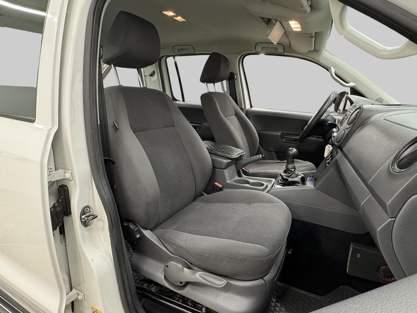 VOLKSWAGEN Amarok 2013