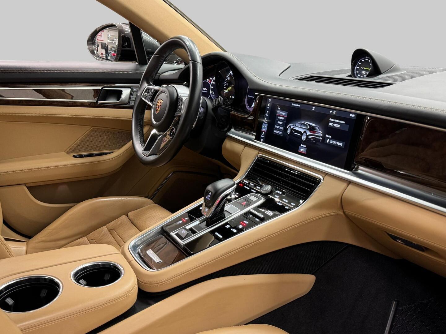 PORSCHE Panamera 2018