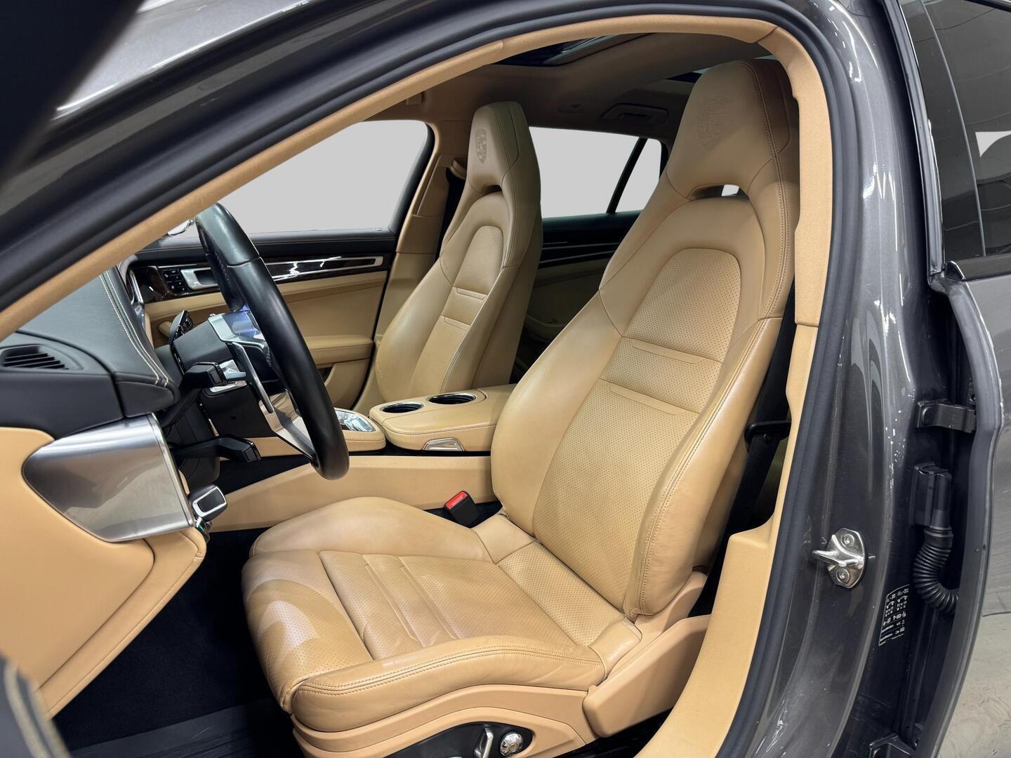 PORSCHE Panamera 2018