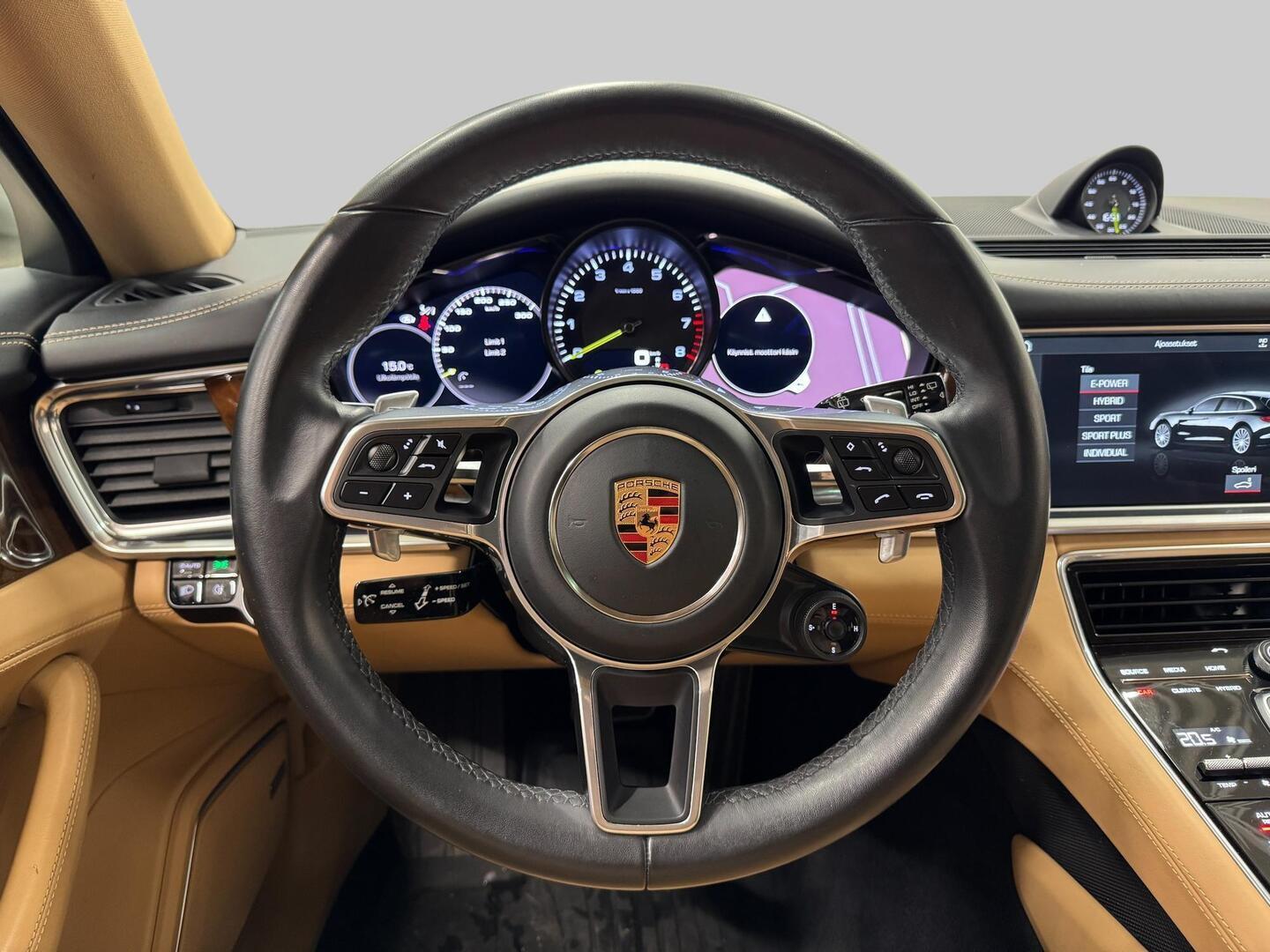 PORSCHE Panamera 2018