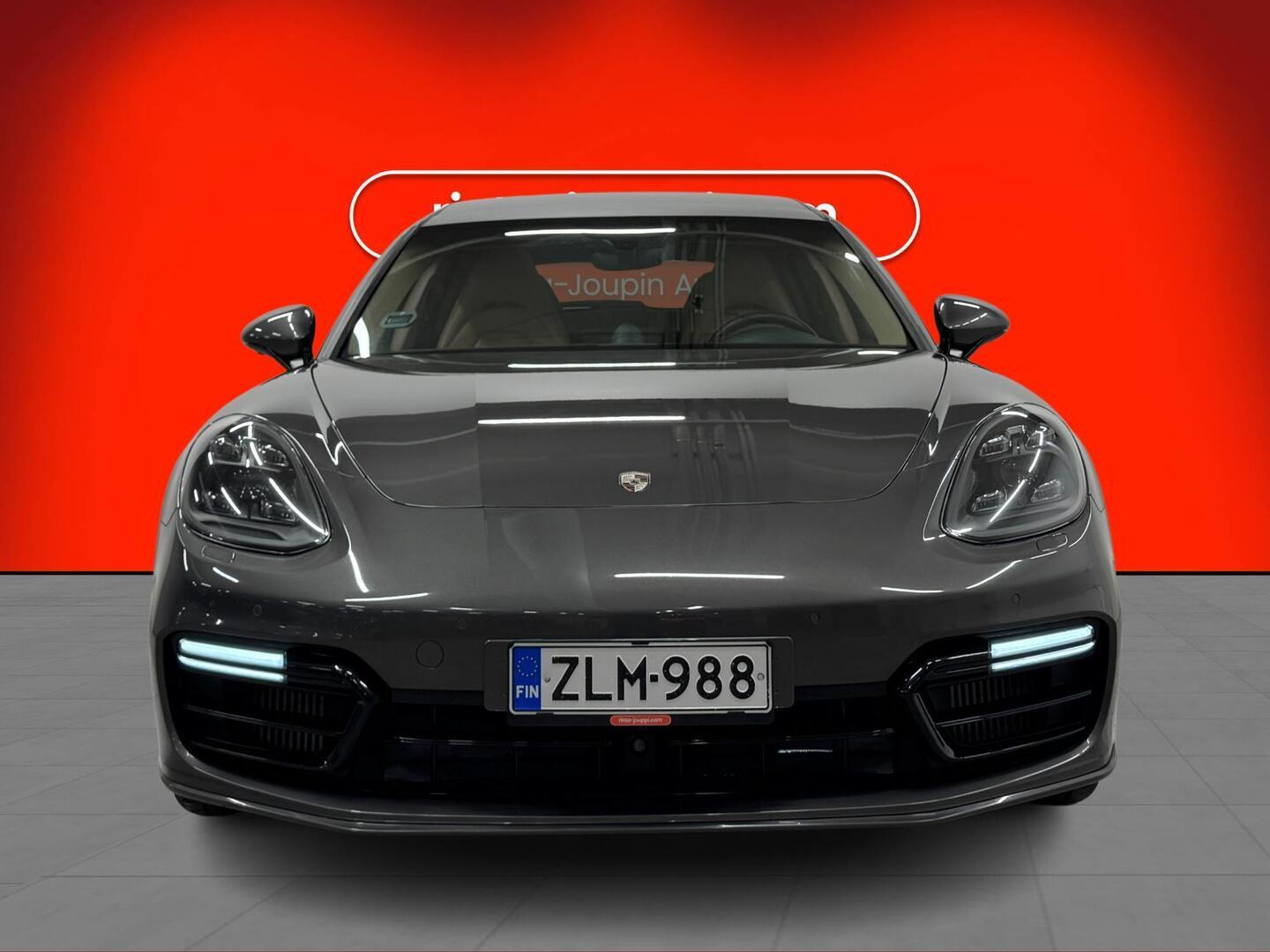 PORSCHE Panamera 2018