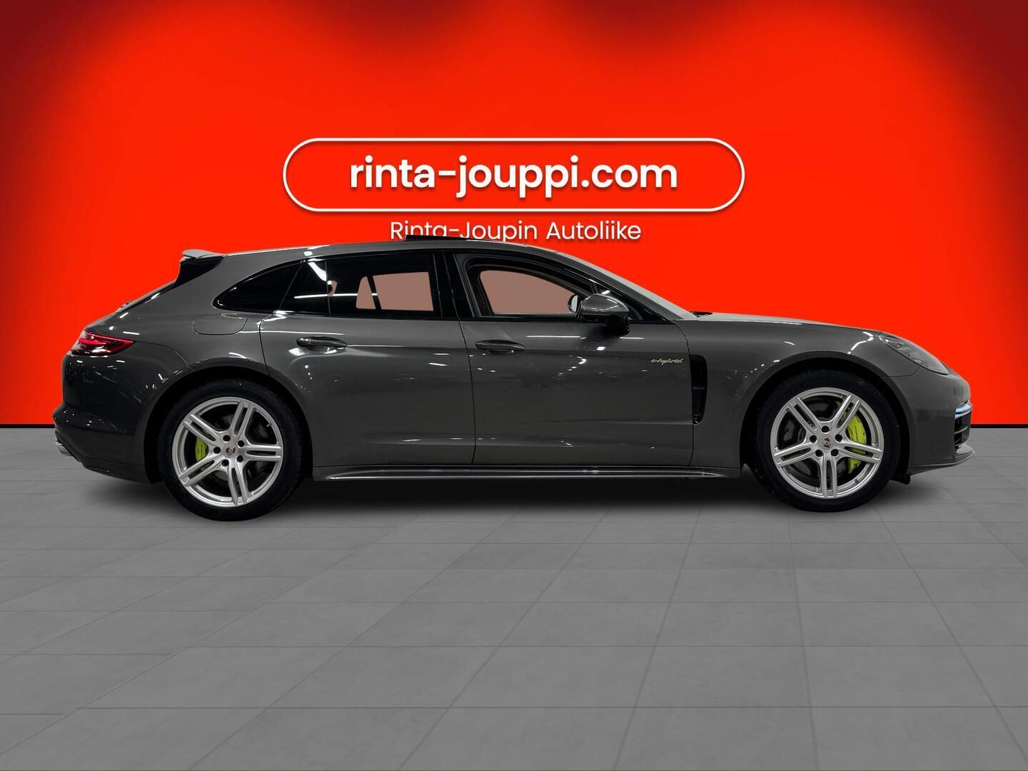 PORSCHE Panamera 2018