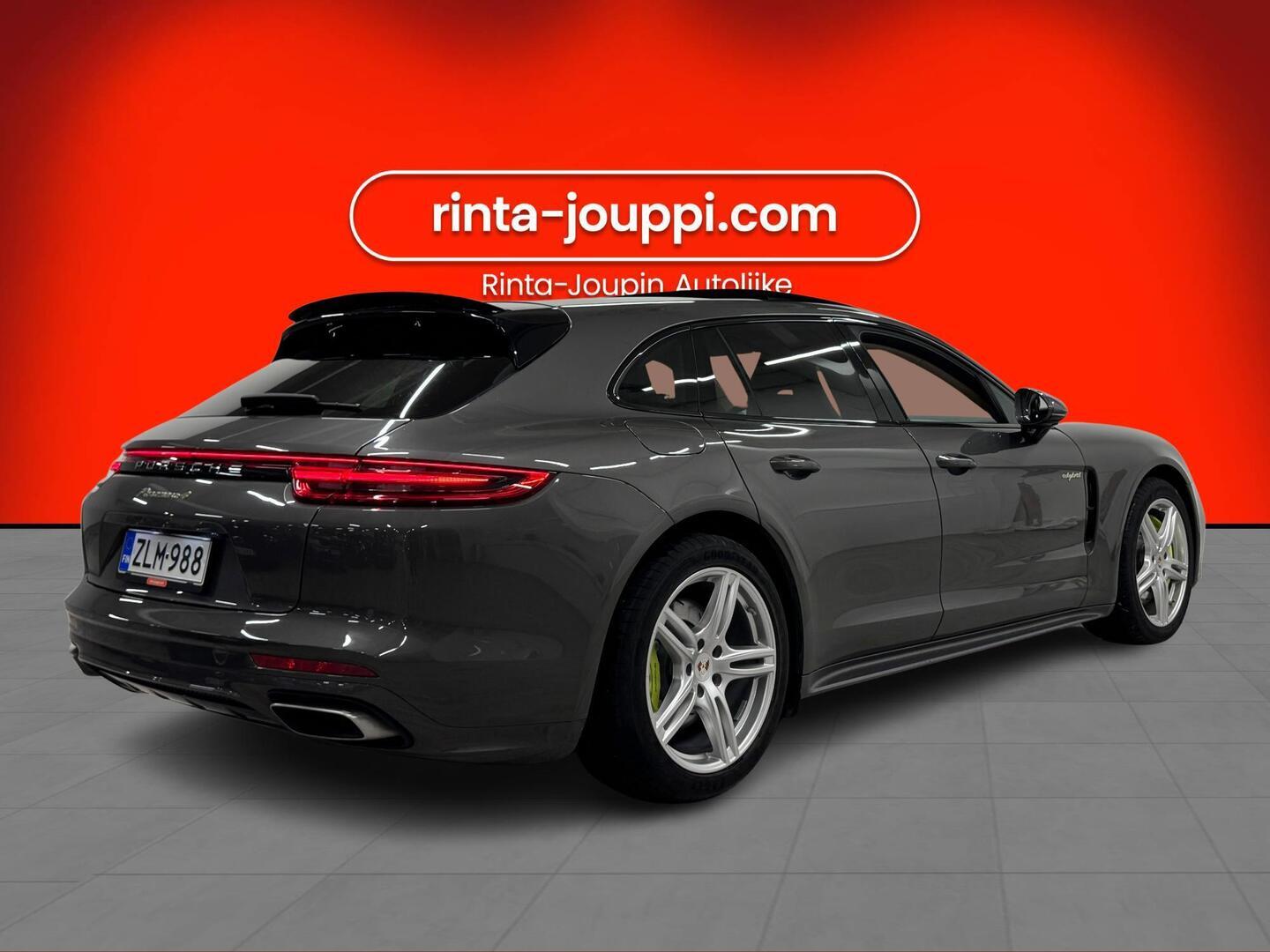 PORSCHE Panamera 2018