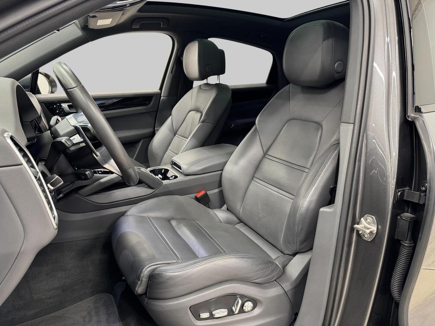 PORSCHE Cayenne 2021