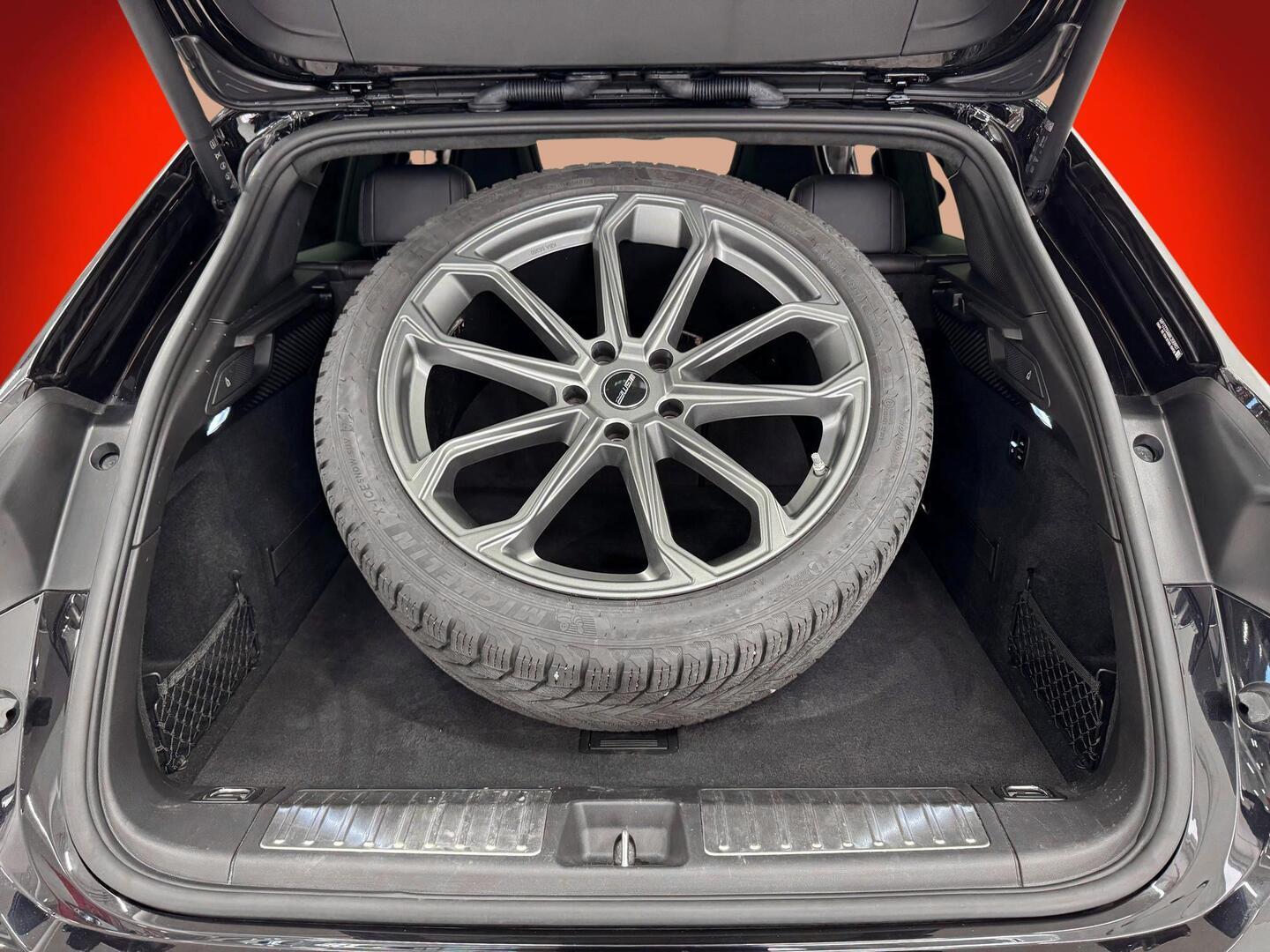 PORSCHE Macan 2024