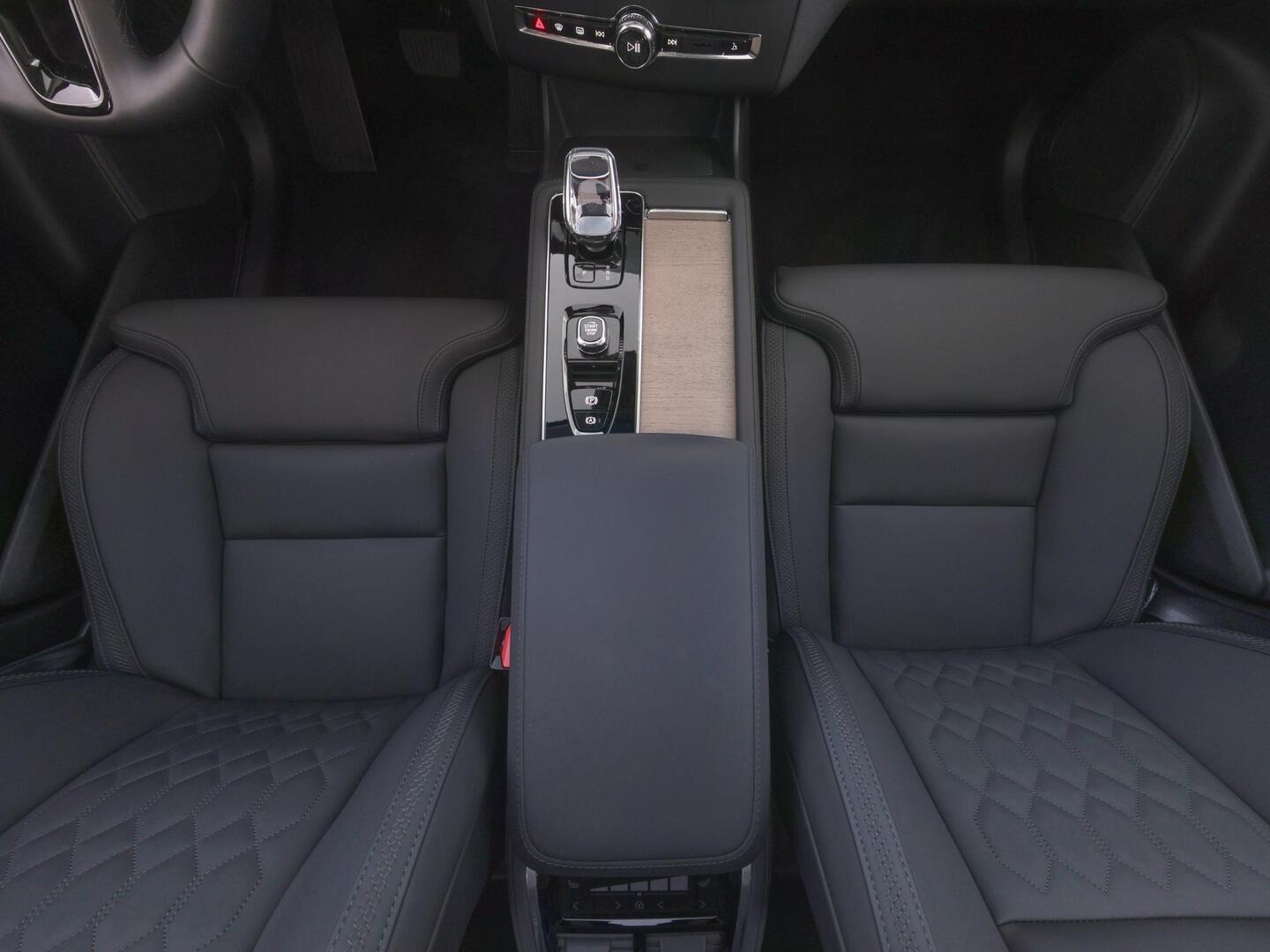 VOLVO XC90 2025