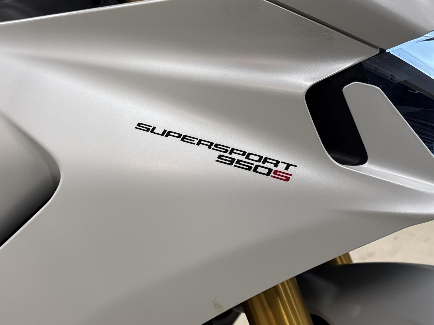 DUCATI Supersport 2023
