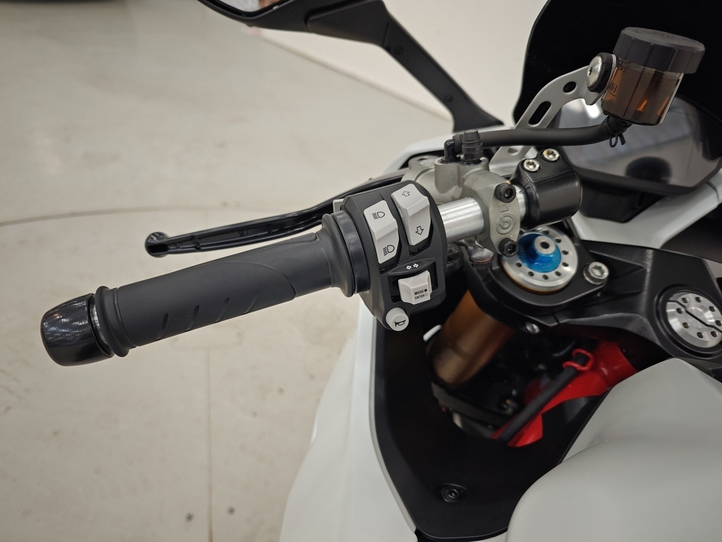 DUCATI Supersport 2023