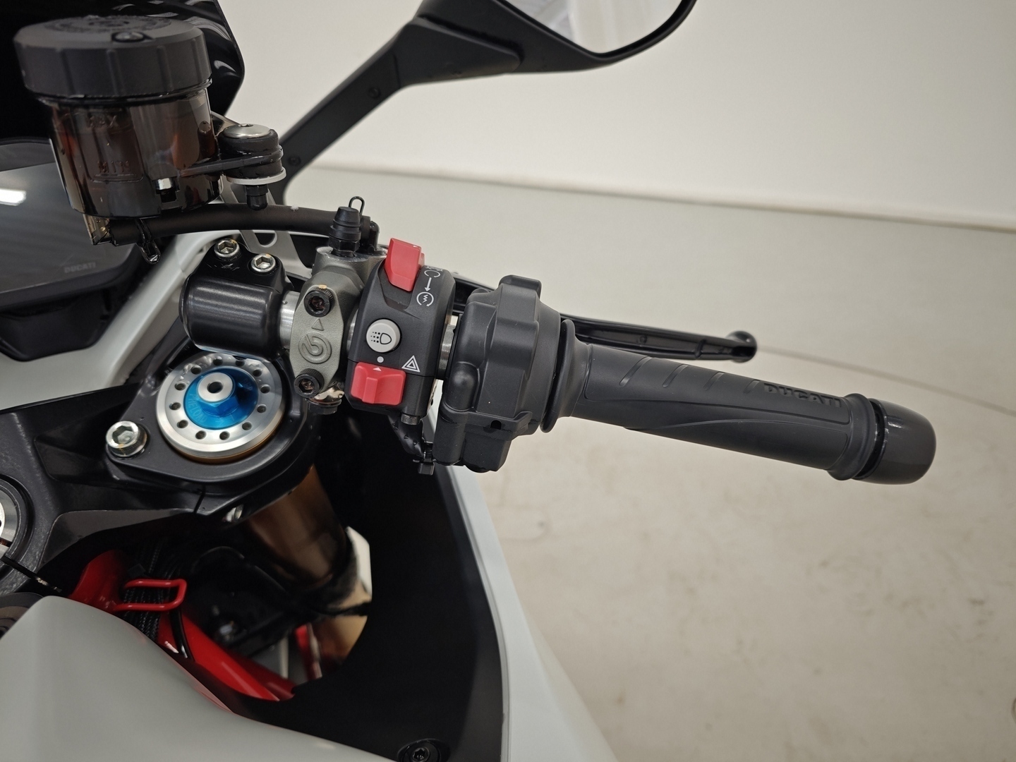 DUCATI Supersport 2023