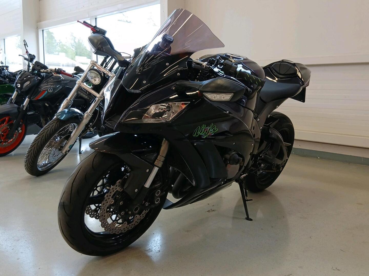 KAWASAKI Ninja 2011