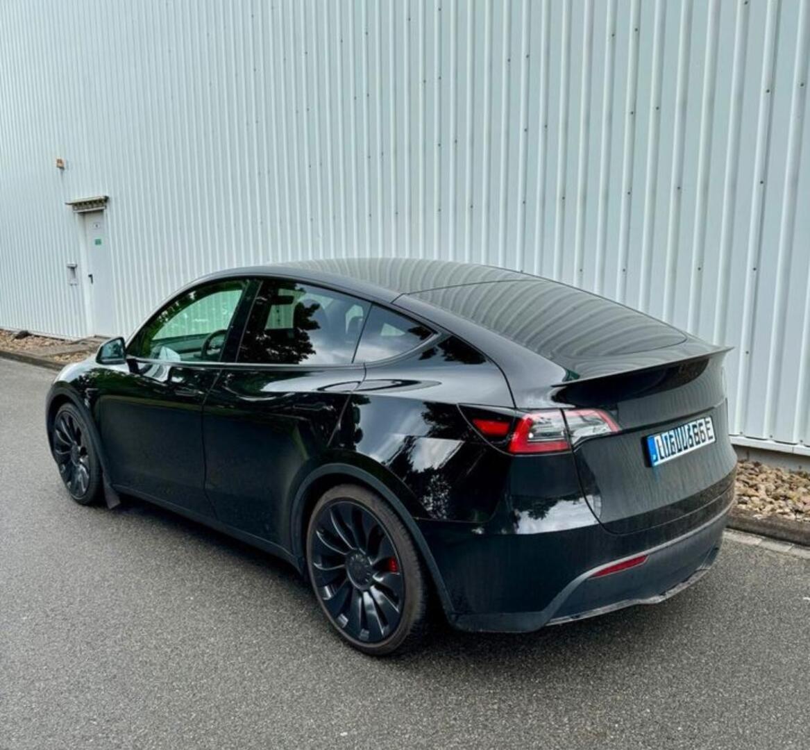 TESLA MODEL Y 2023