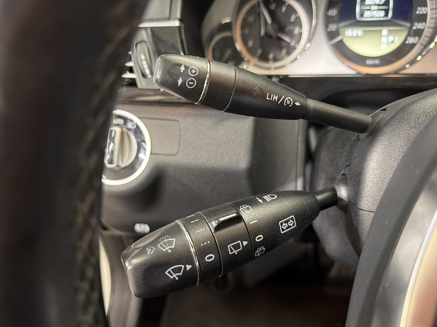 MERCEDES-BENZ E 2011