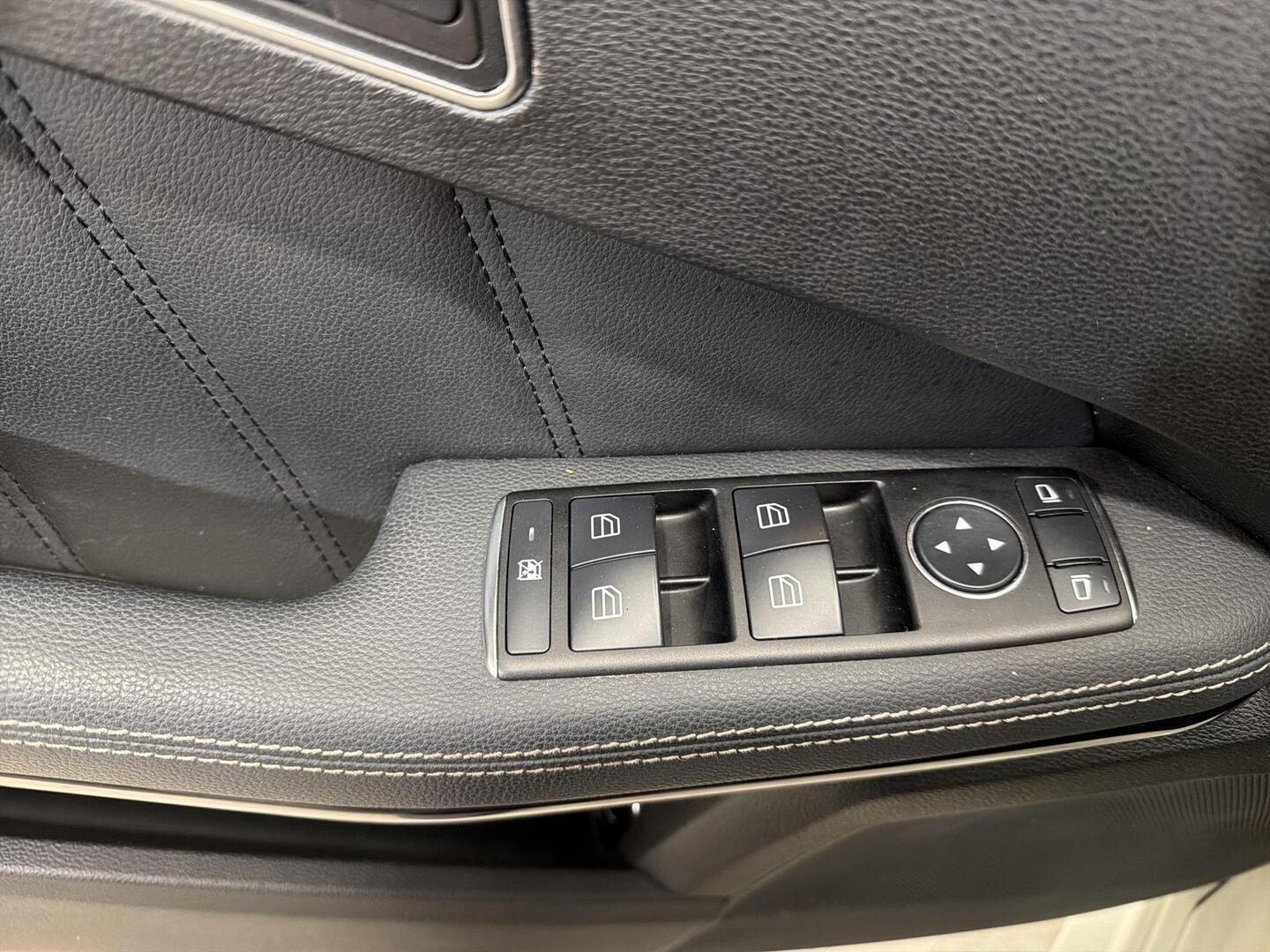 MERCEDES-BENZ E 2011