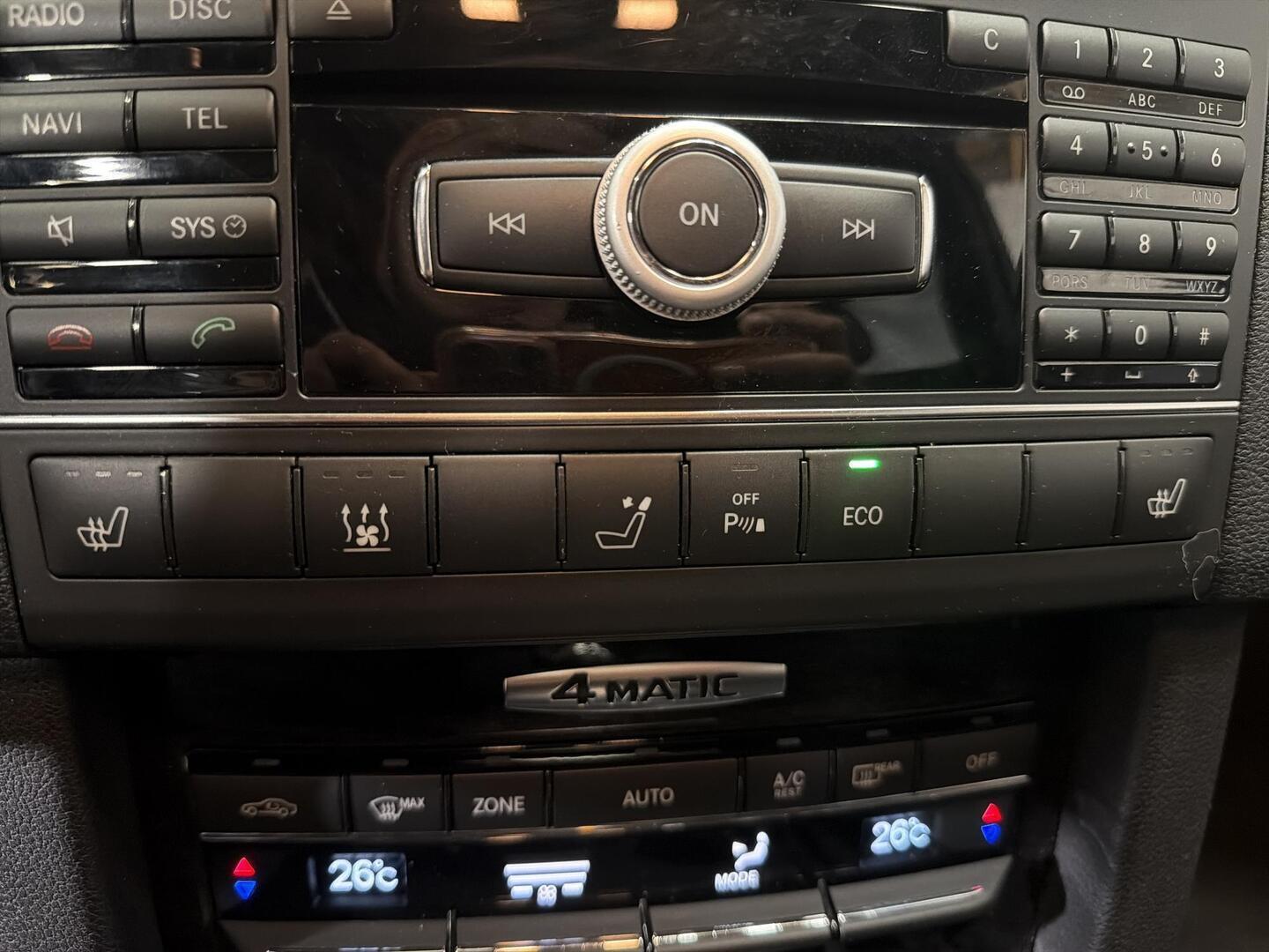 MERCEDES-BENZ E 2011