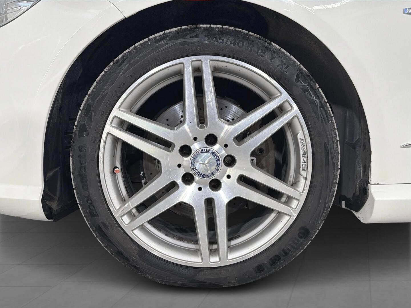 MERCEDES-BENZ E 2011