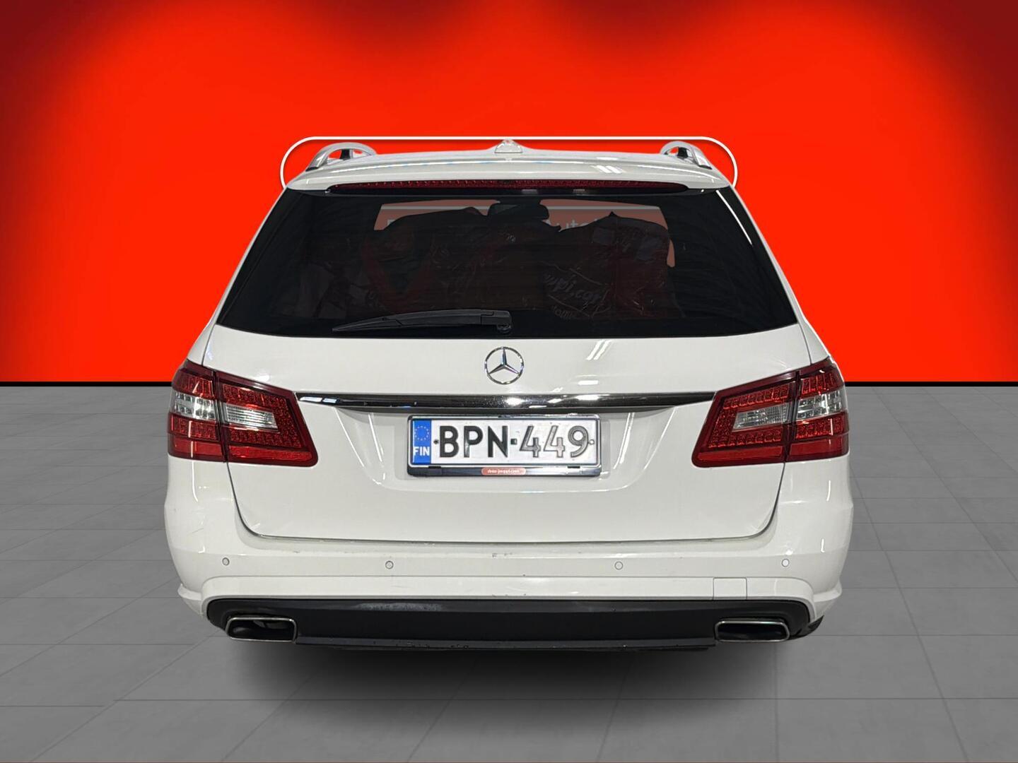 MERCEDES-BENZ E 2011