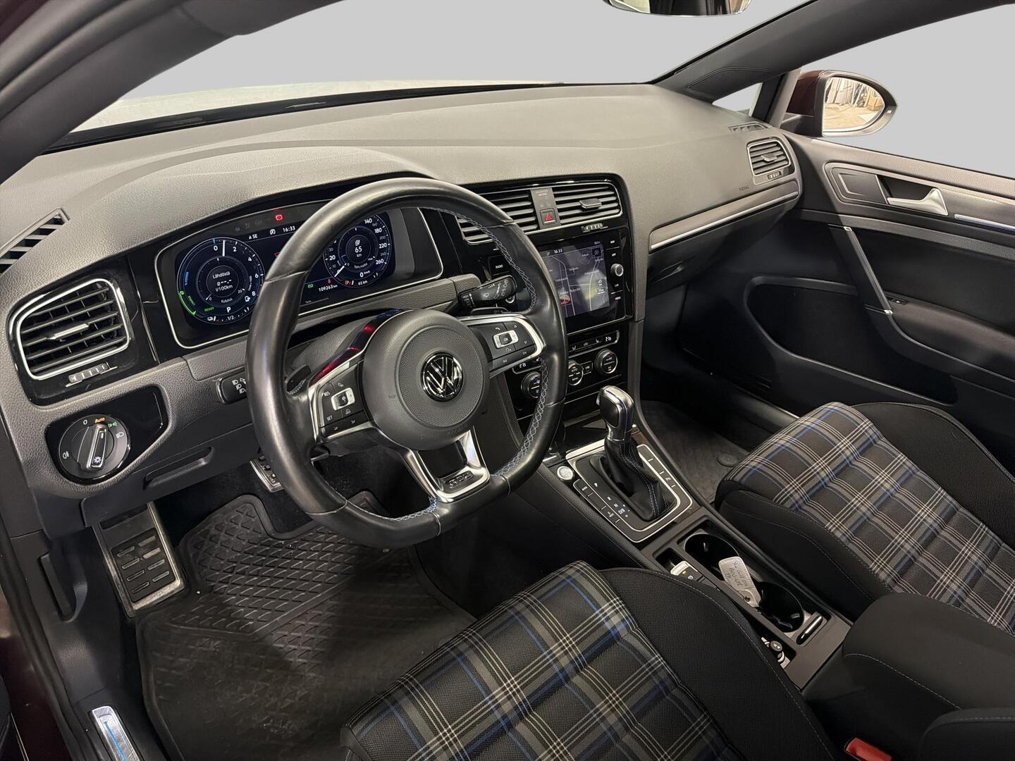 VOLKSWAGEN Golf 2017