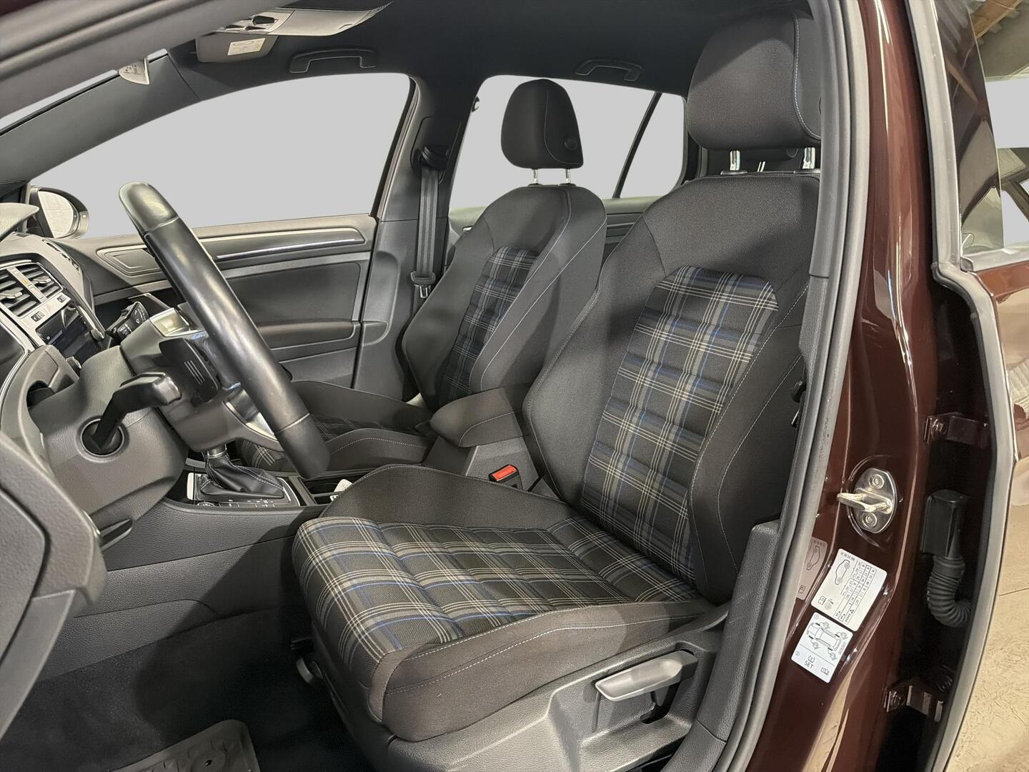 VOLKSWAGEN Golf 2017