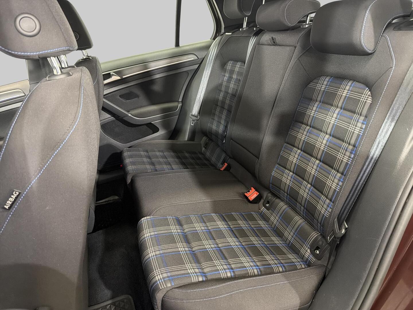 VOLKSWAGEN Golf 2017