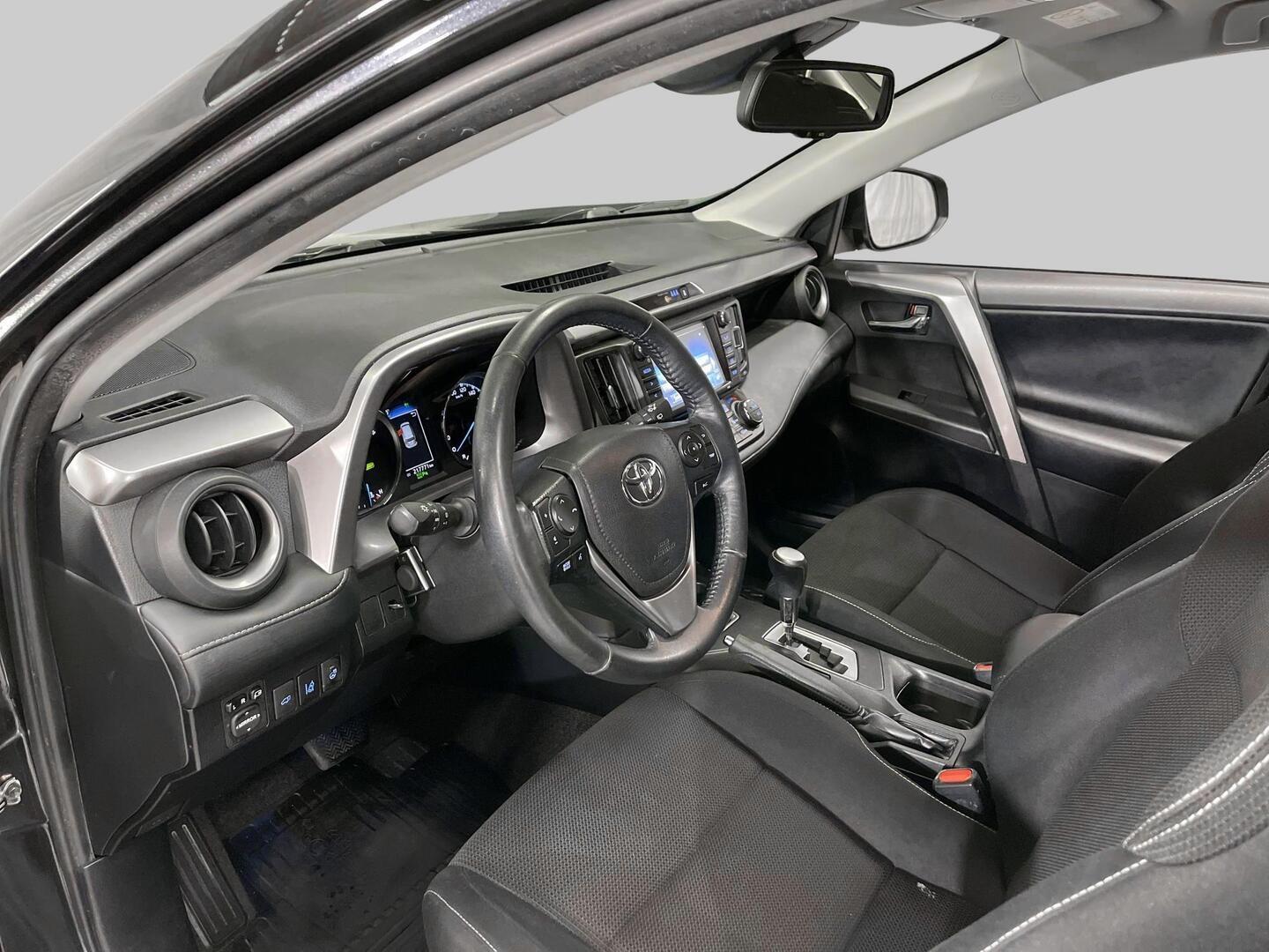 TOYOTA RAV4 2018