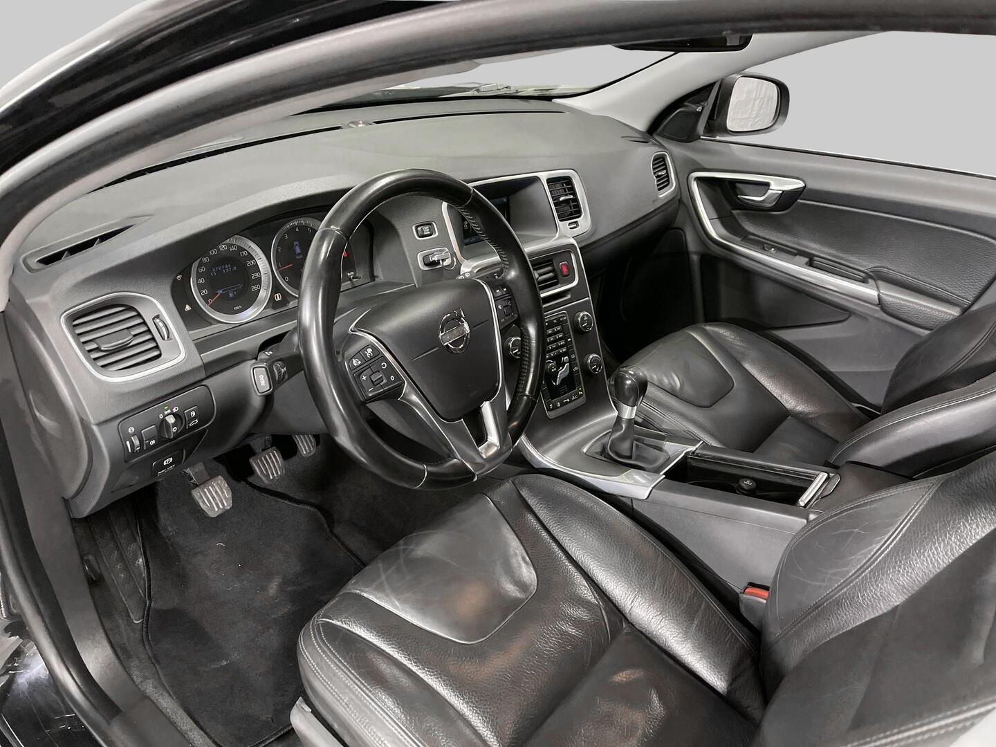 VOLVO V60 2011