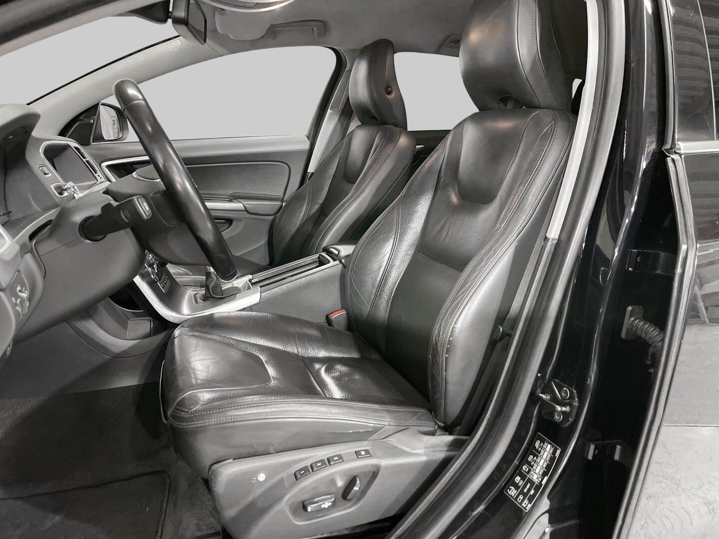 VOLVO V60 2011