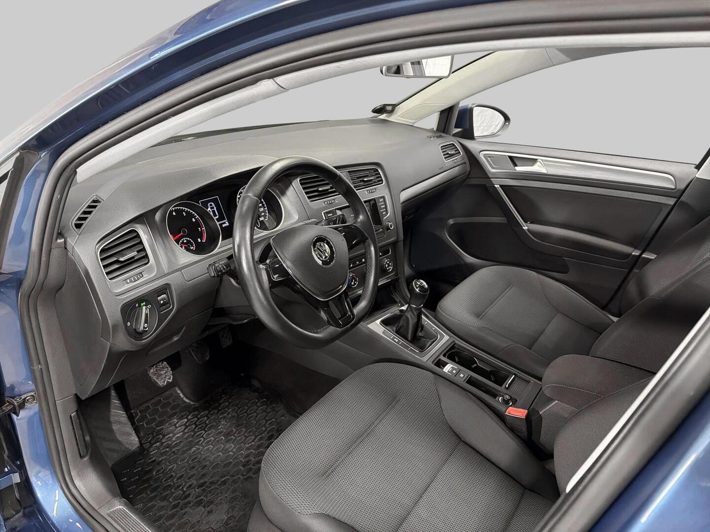 VOLKSWAGEN Golf 2013