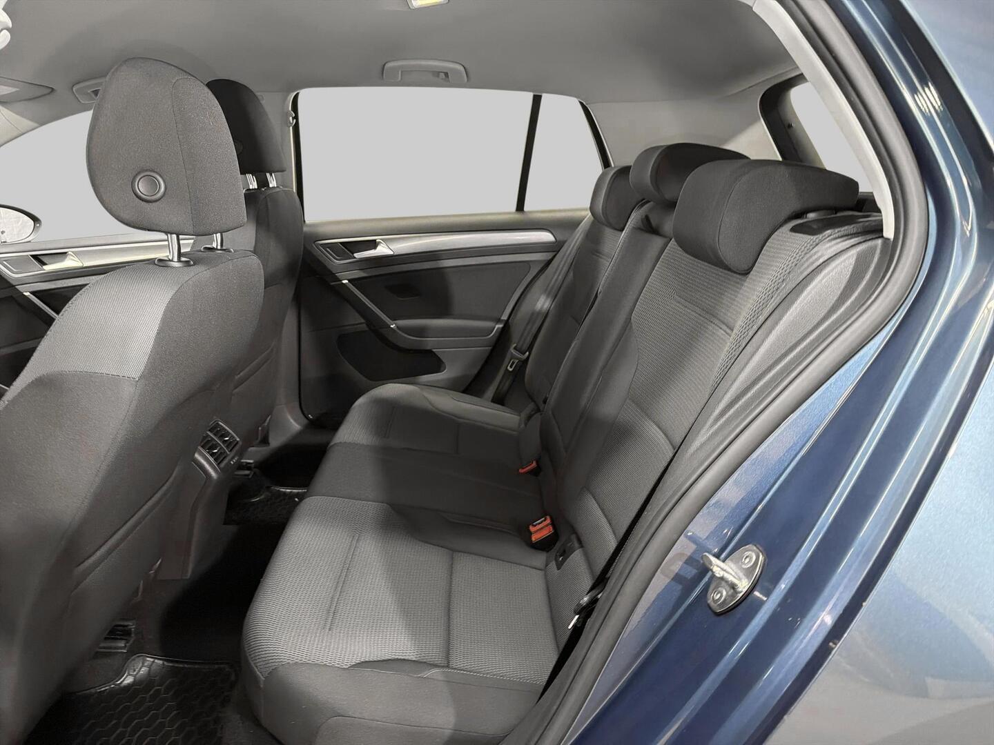 VOLKSWAGEN Golf 2013