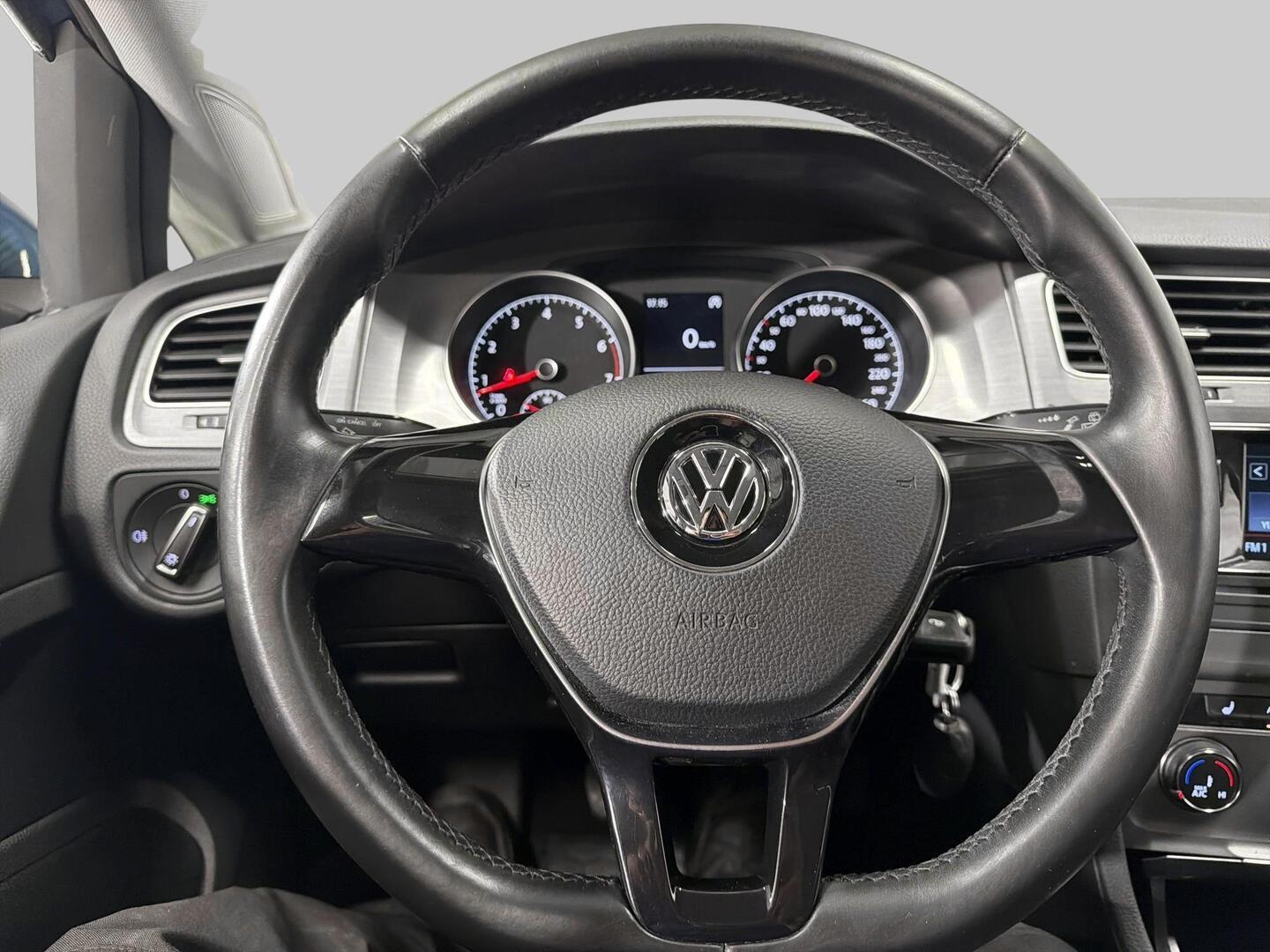 VOLKSWAGEN Golf 2013