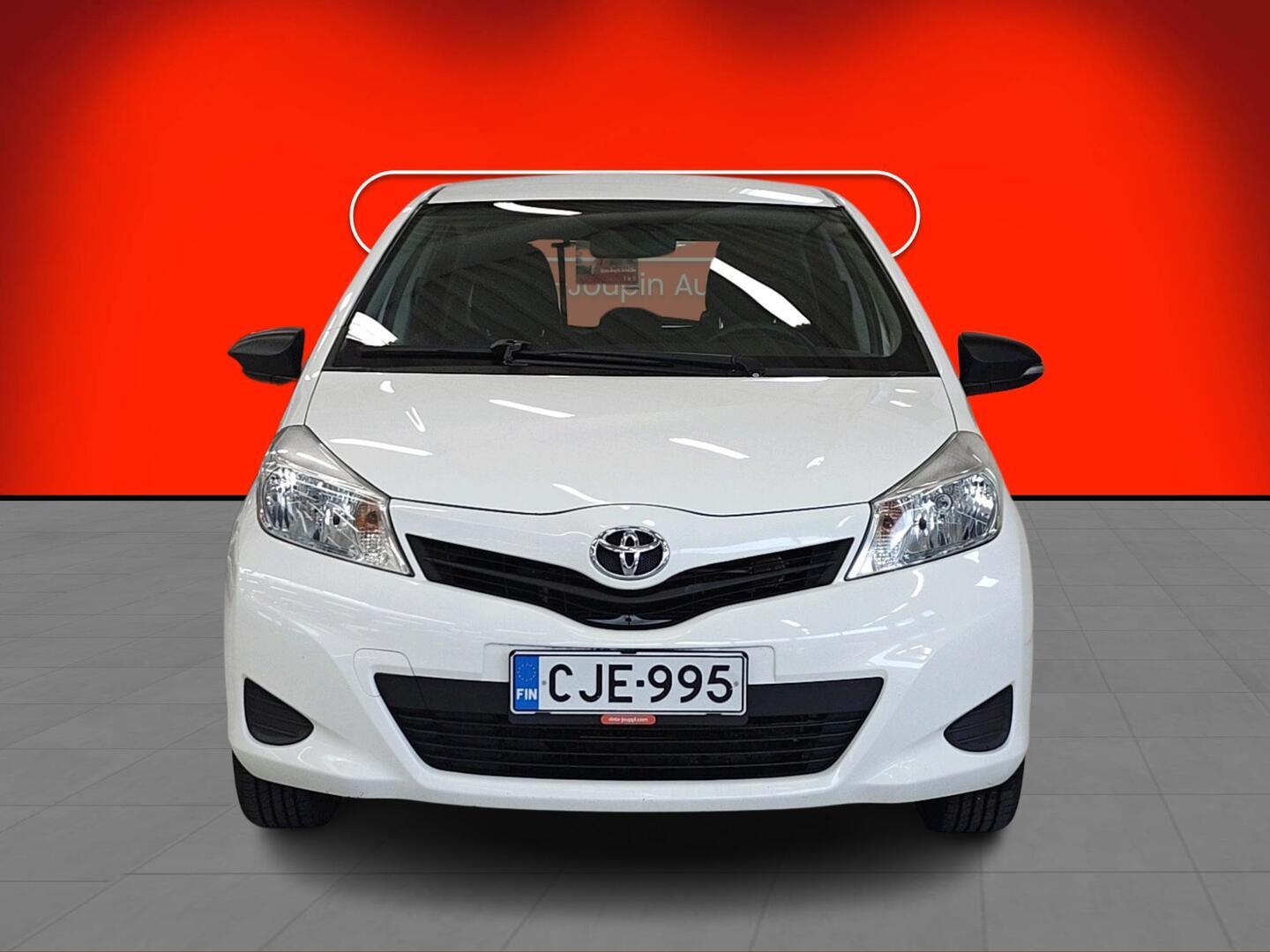 TOYOTA Yaris 2013