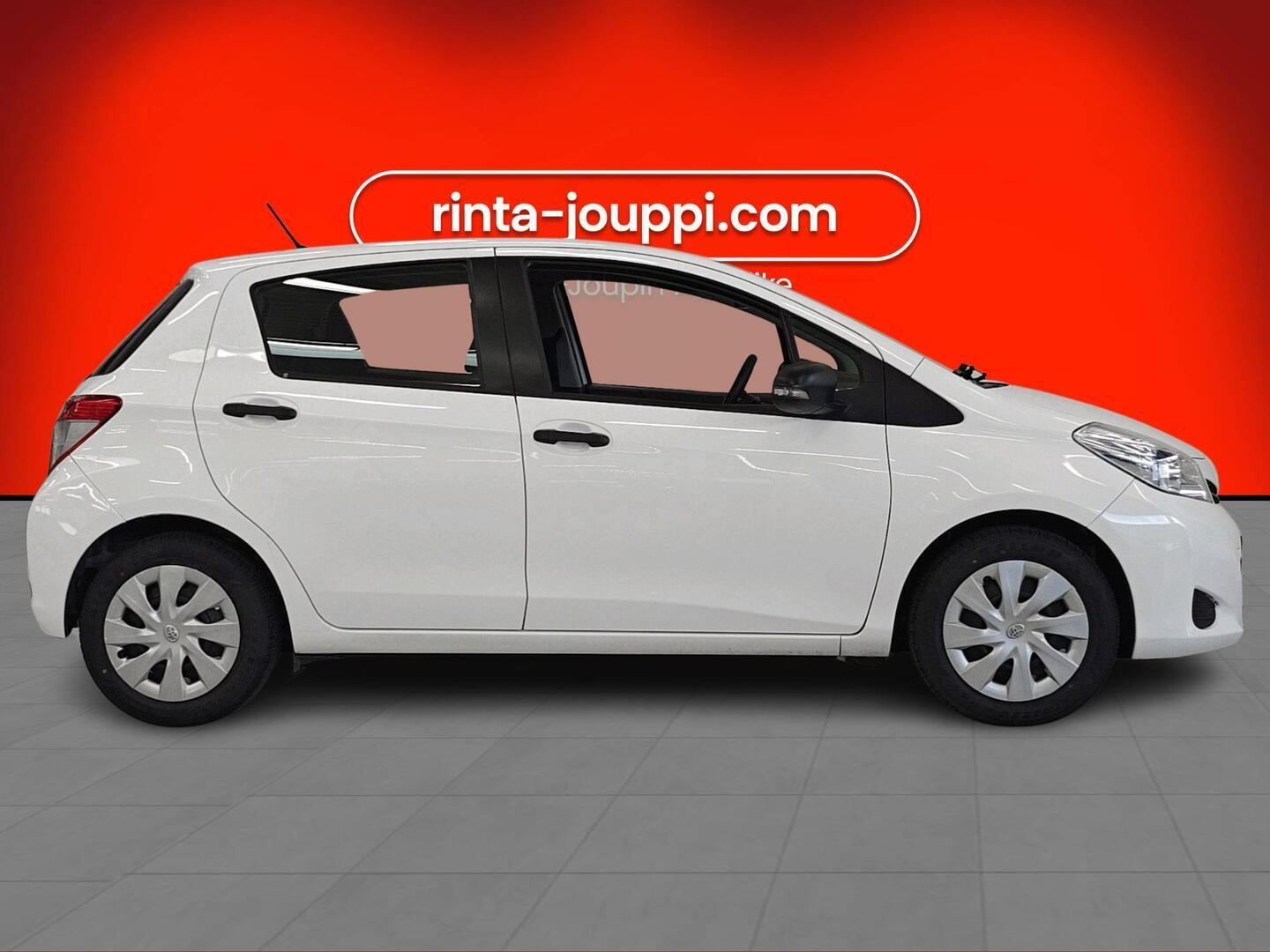 TOYOTA Yaris 2013