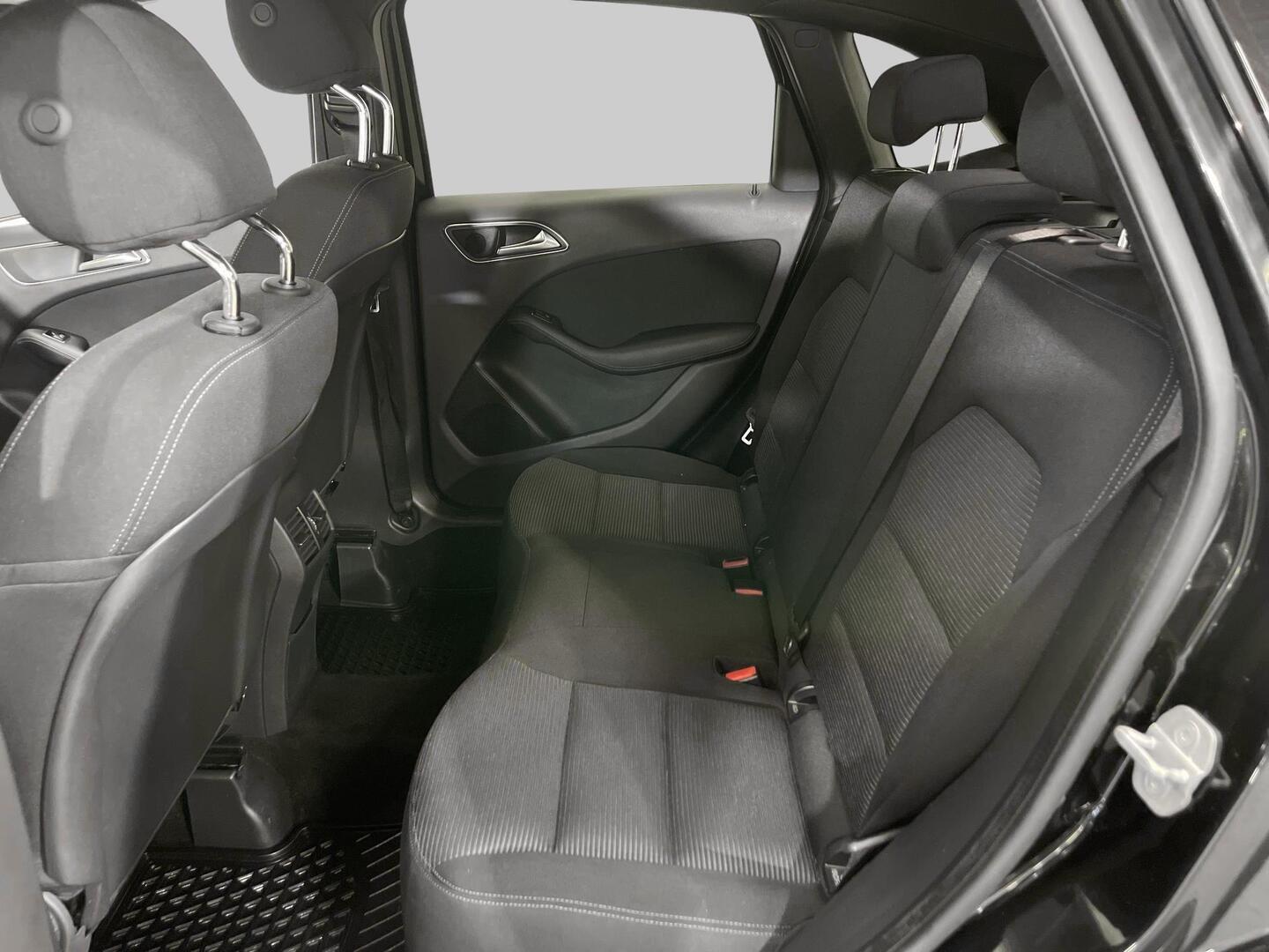 MERCEDES-BENZ B 2015