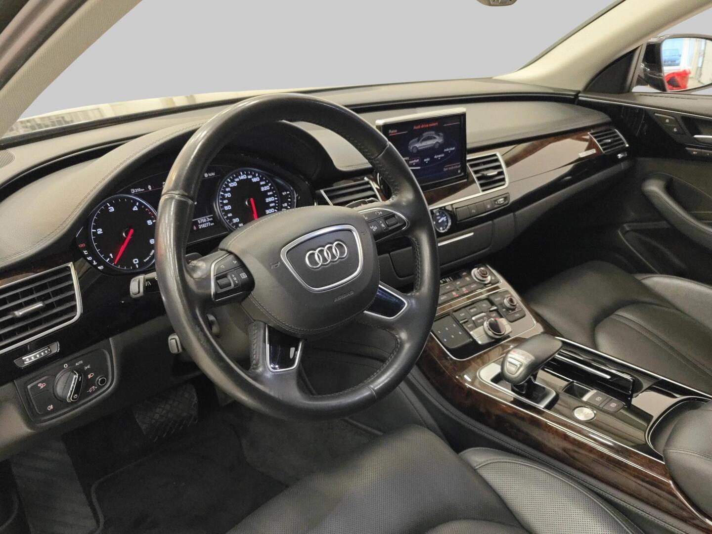 AUDI A8 2014