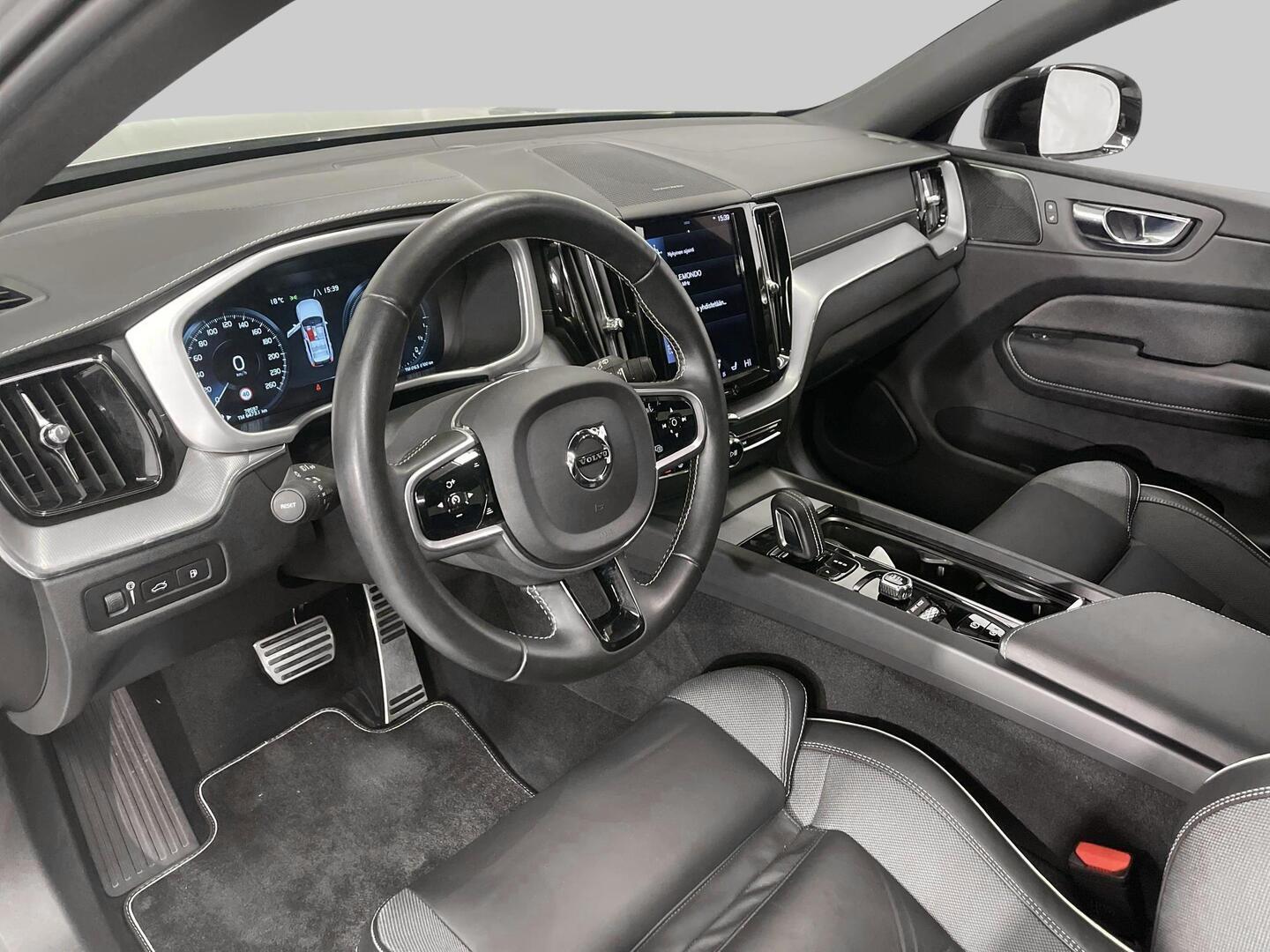 VOLVO XC60 2021
