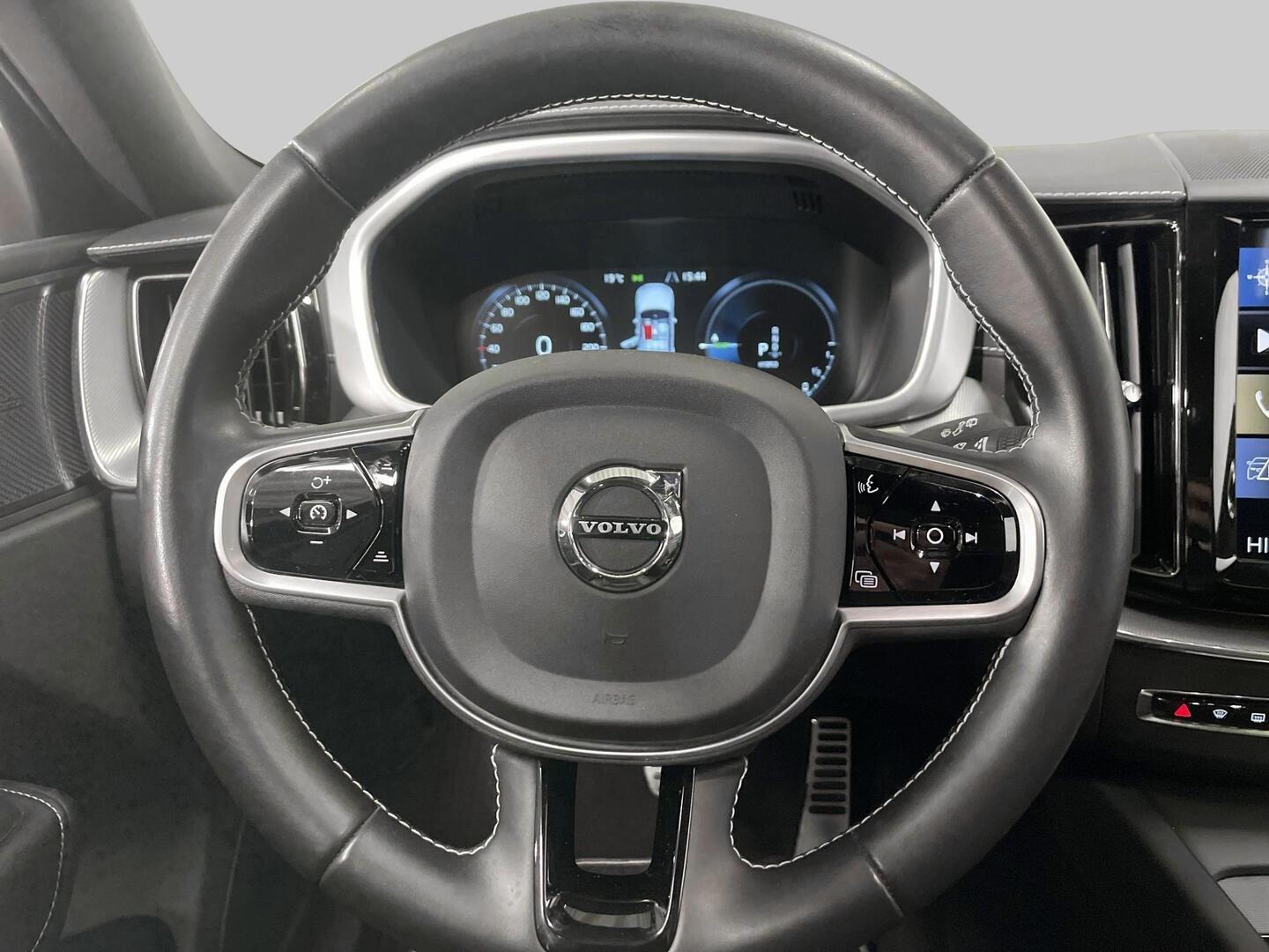 VOLVO XC60 2021