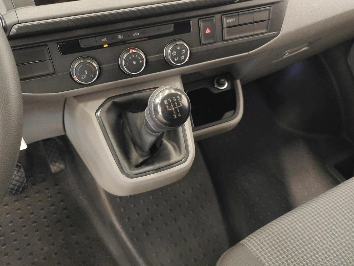 VOLKSWAGEN TRANSPORTER 2023