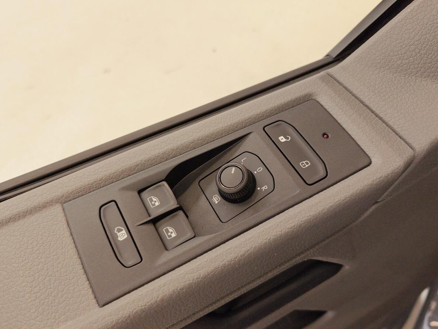 VOLKSWAGEN TRANSPORTER 2023