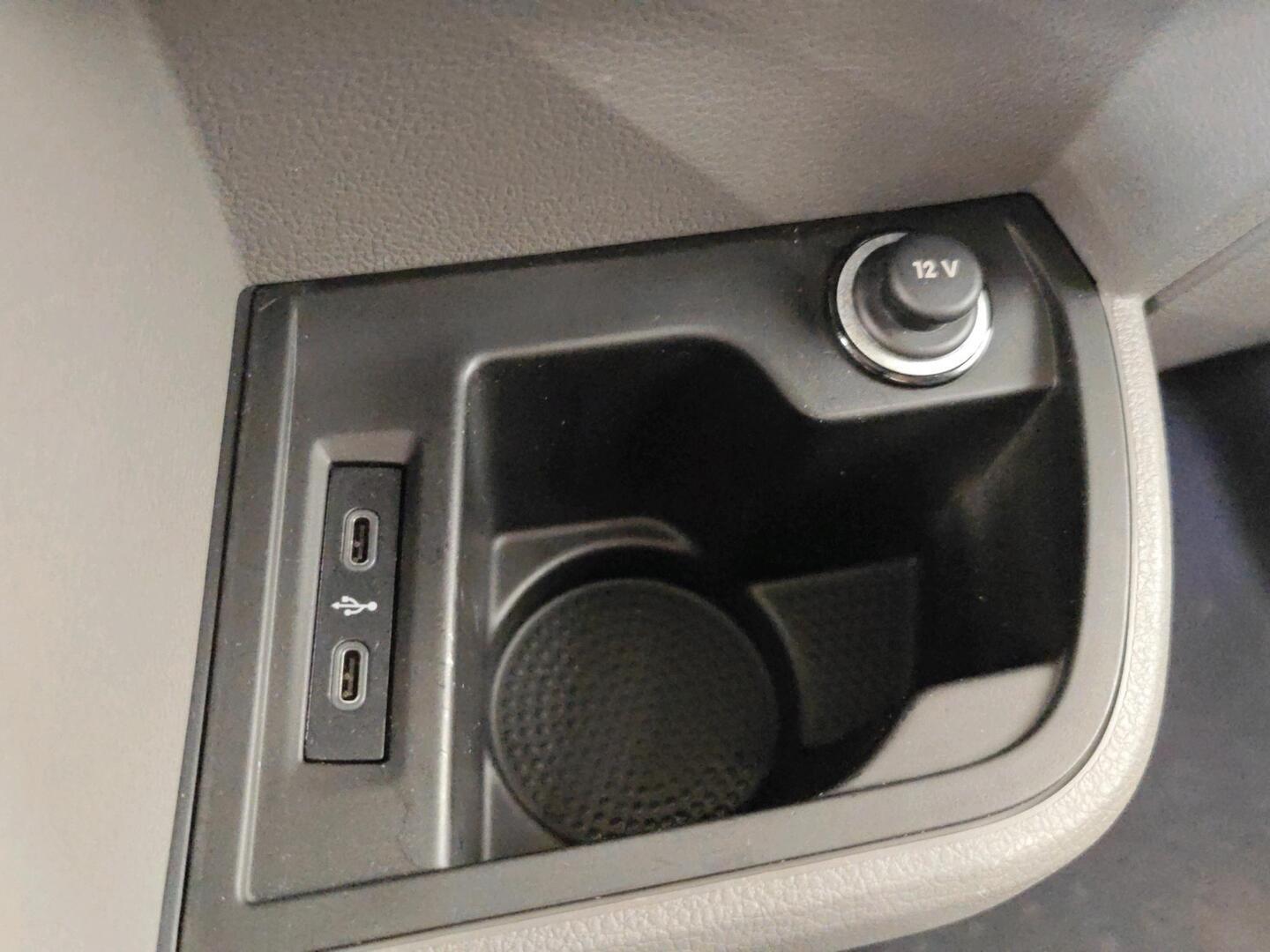 VOLKSWAGEN TRANSPORTER 2023