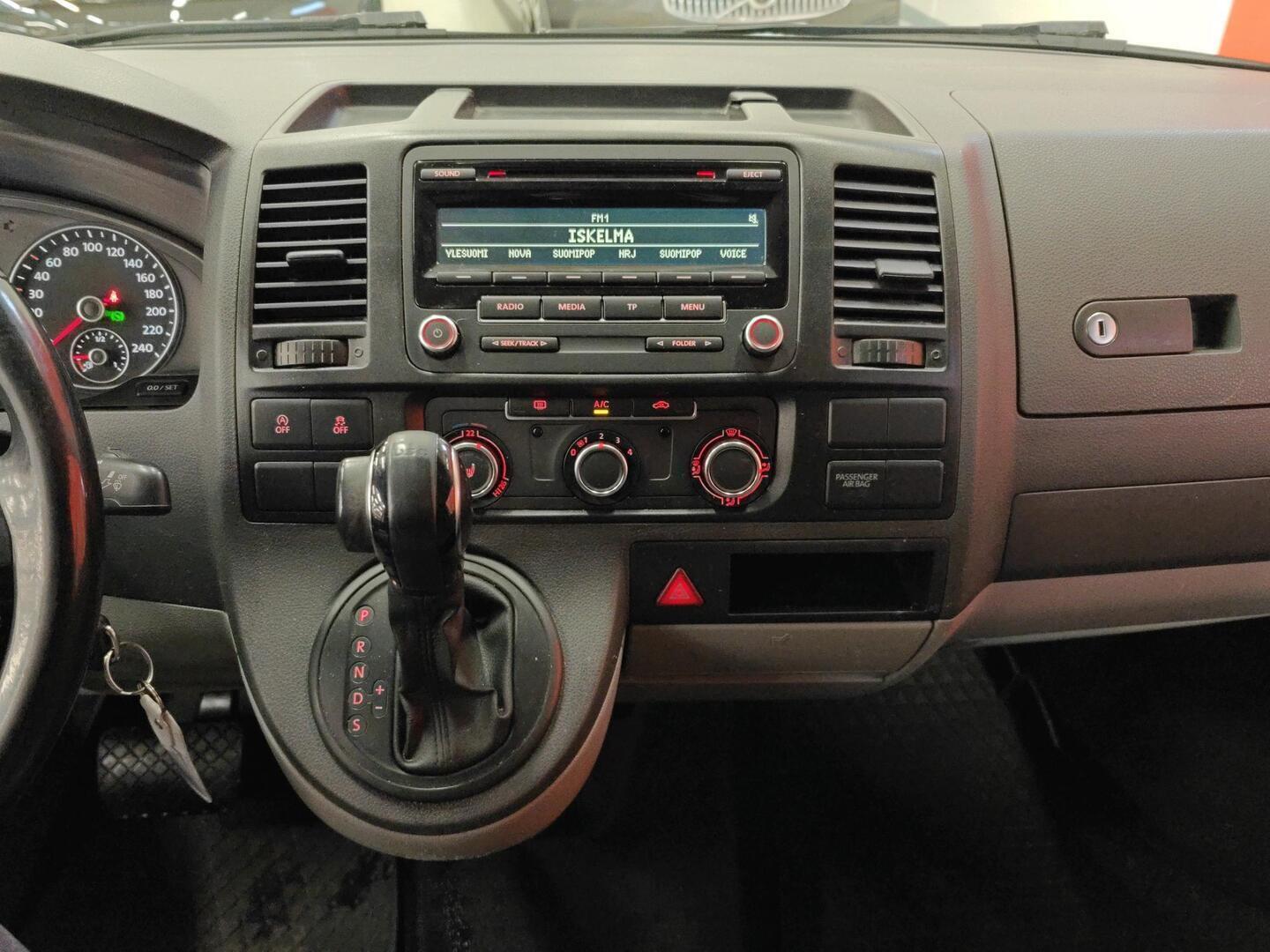 VOLKSWAGEN Transporter 2015