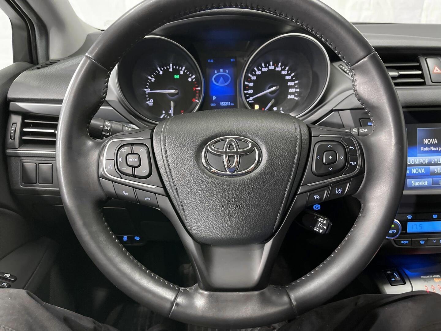 TOYOTA Avensis 2017
